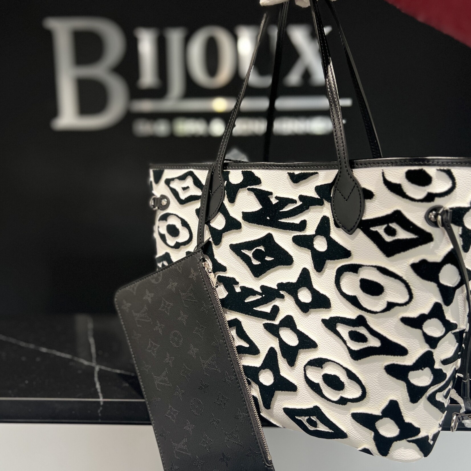 Louis Vuitton Louis Vuitton Neverfull Fischer MM Black & White