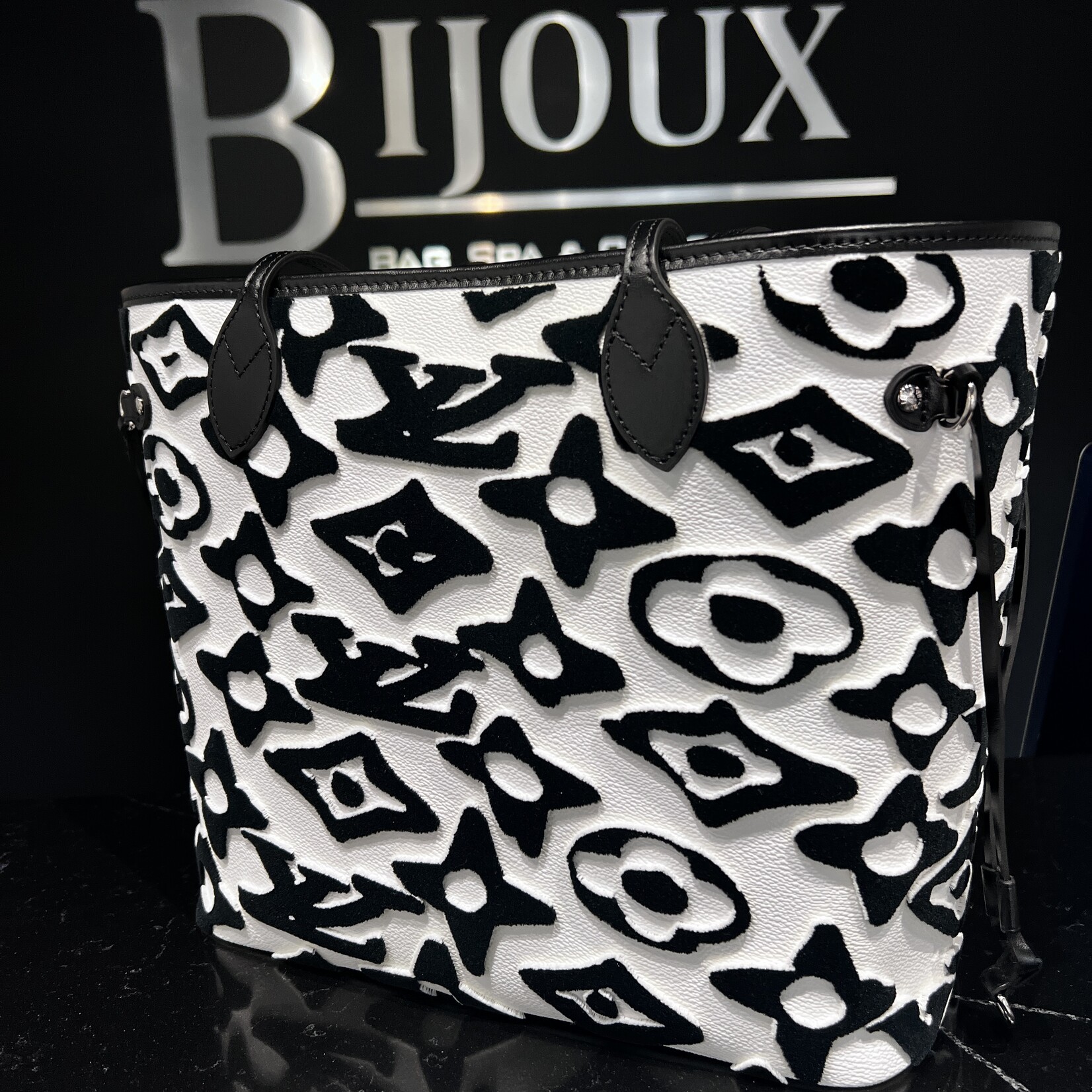 Louis Vuitton Louis Vuitton Neverfull Fischer MM Black & White