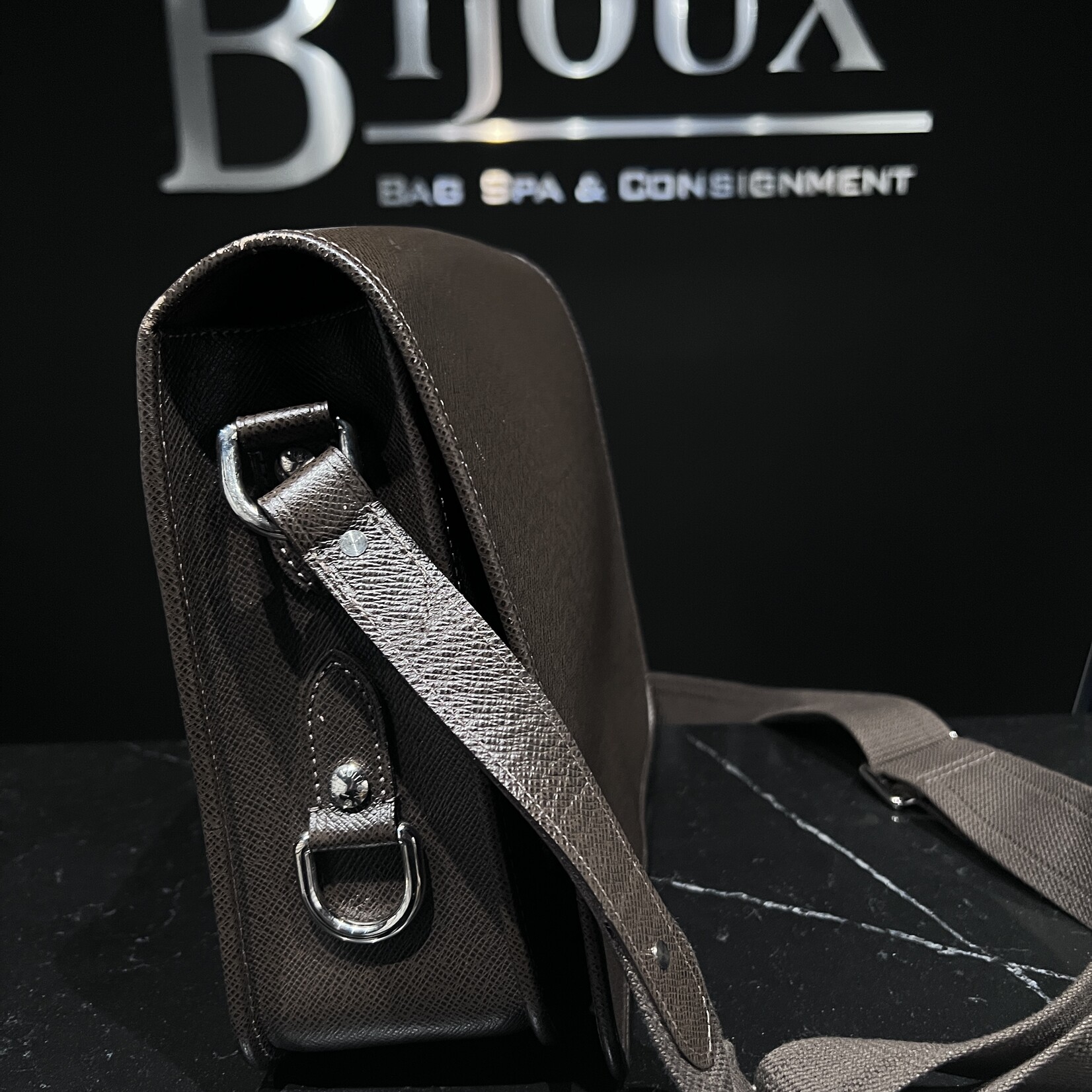 Louis Vuitton Louis Vuitton Taiga Andrei