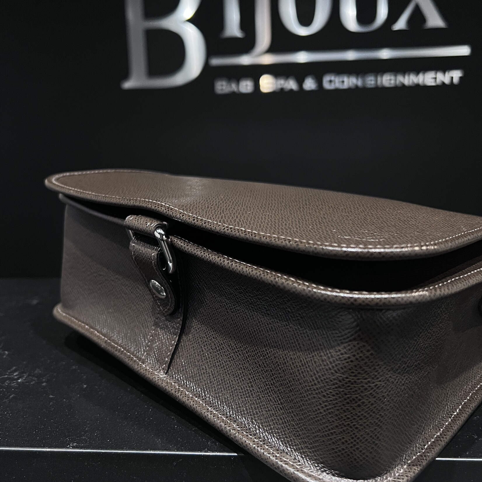 Louis Vuitton Louis Vuitton Taiga Andrei