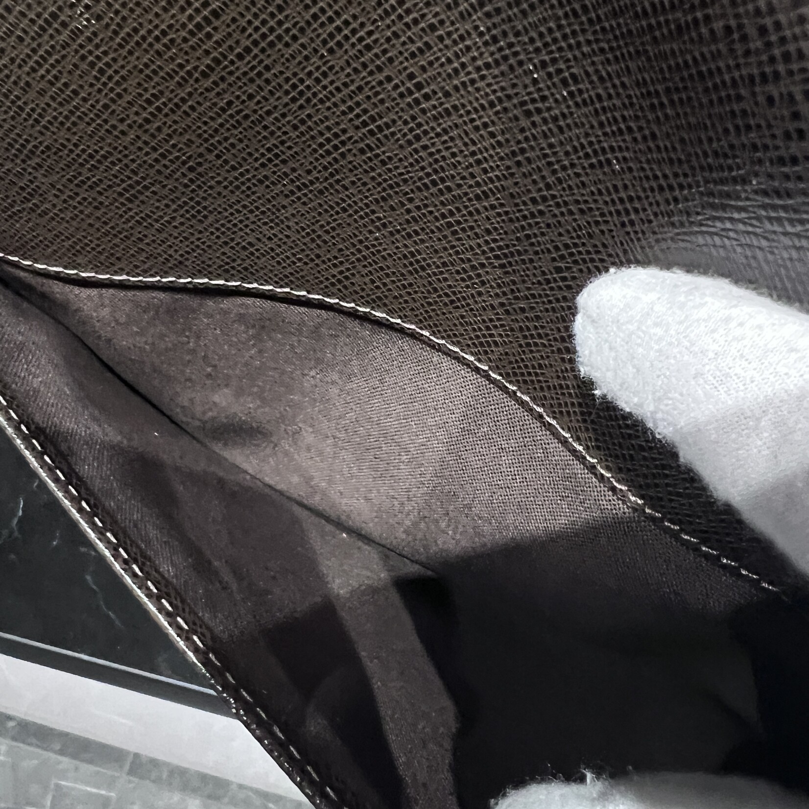 Louis Vuitton Louis Vuitton Taiga Andrei