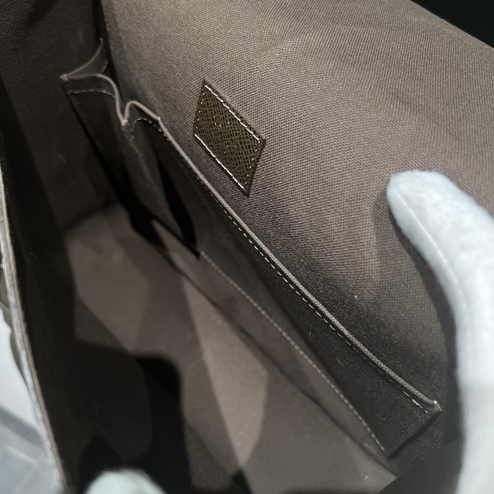 Louis Vuitton Louis Vuitton Taiga Andrei