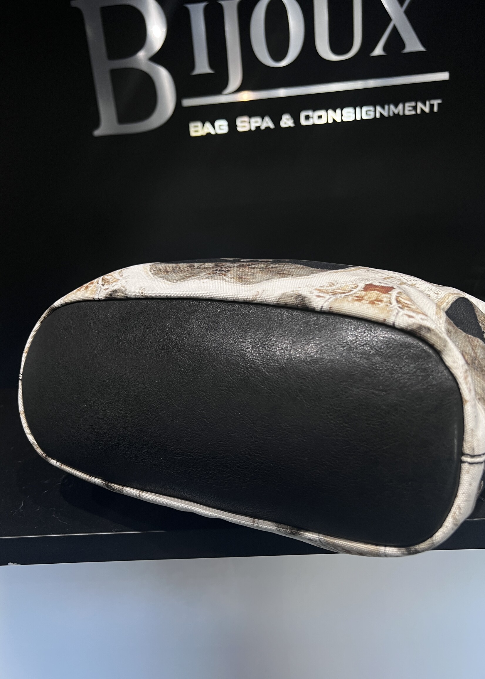 Givenchy Givenchy Cathedral Nightingale Black