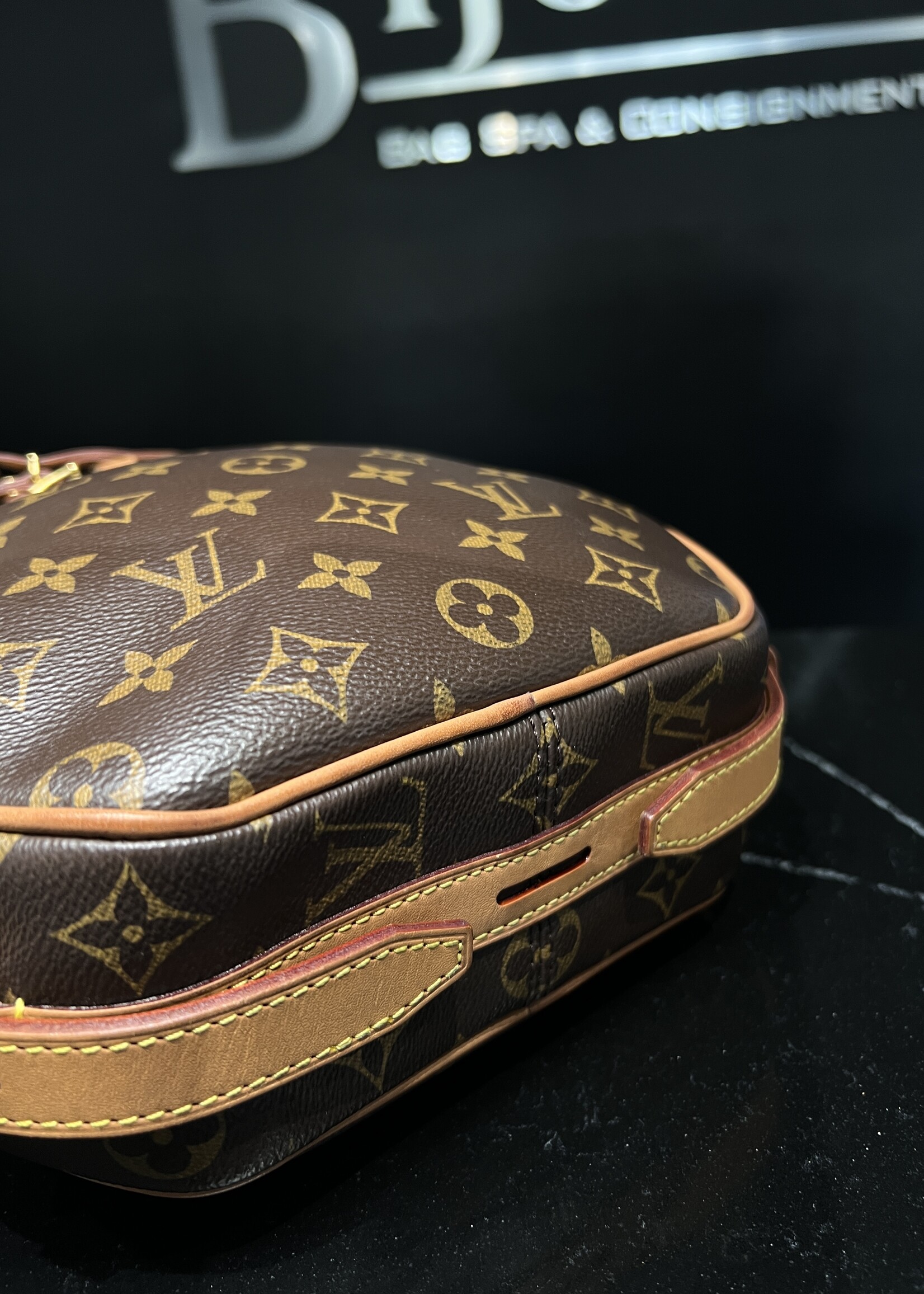 Louis Vuitton SOLD - Louis Vuitton Boite Chapeau