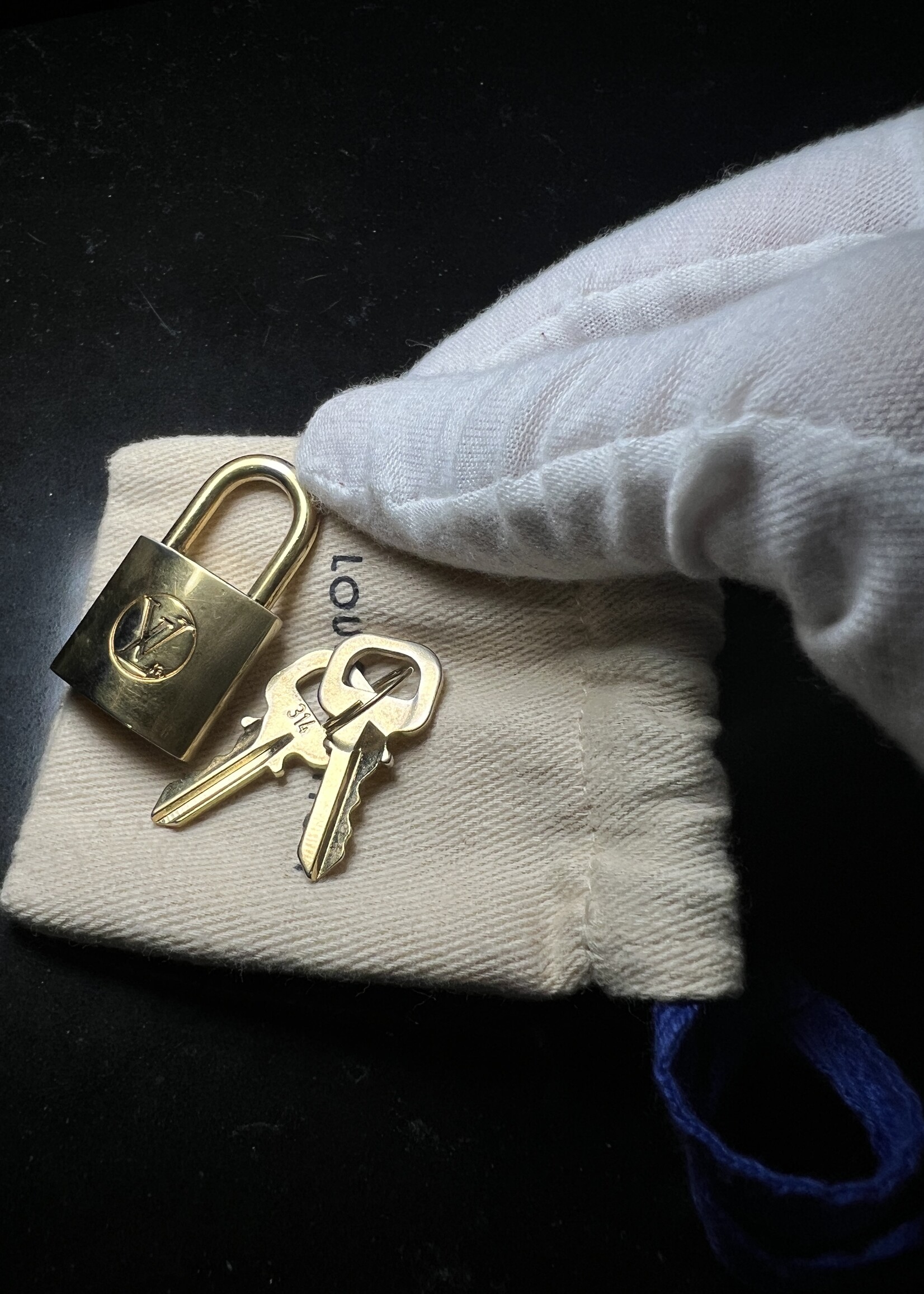 Louis Vuitton SOLD - Louis Vuitton Boite Chapeau