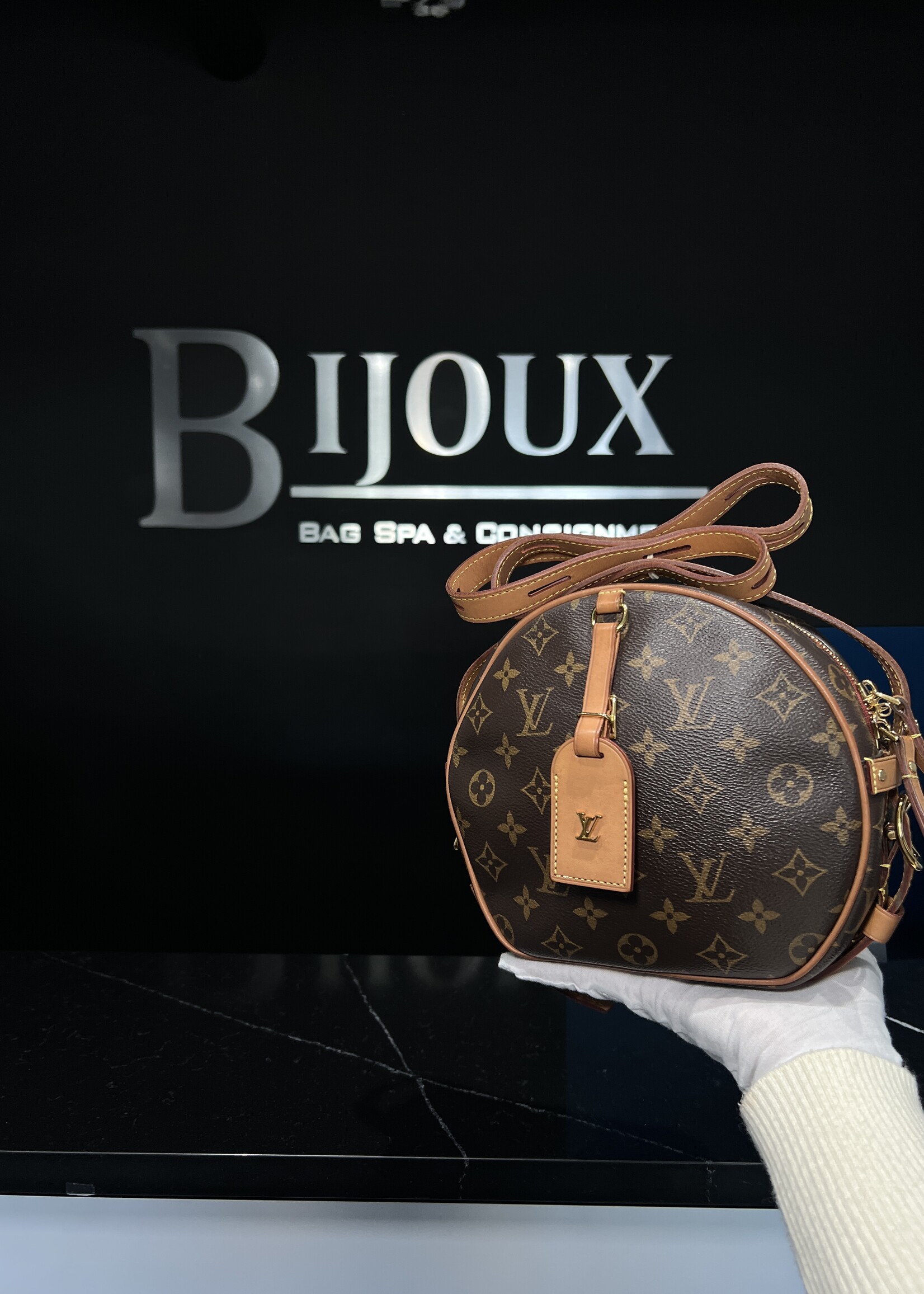 Louis Vuitton SOLD - Louis Vuitton Boite Chapeau