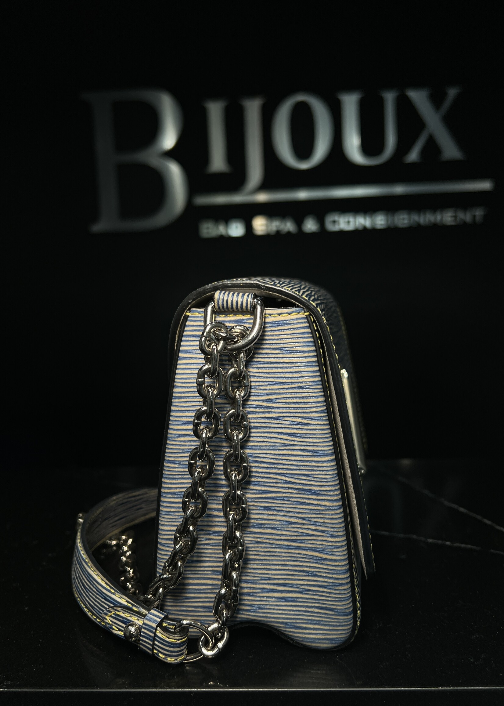 Louis Vuitton Louis Vuitton Twist MM Denim