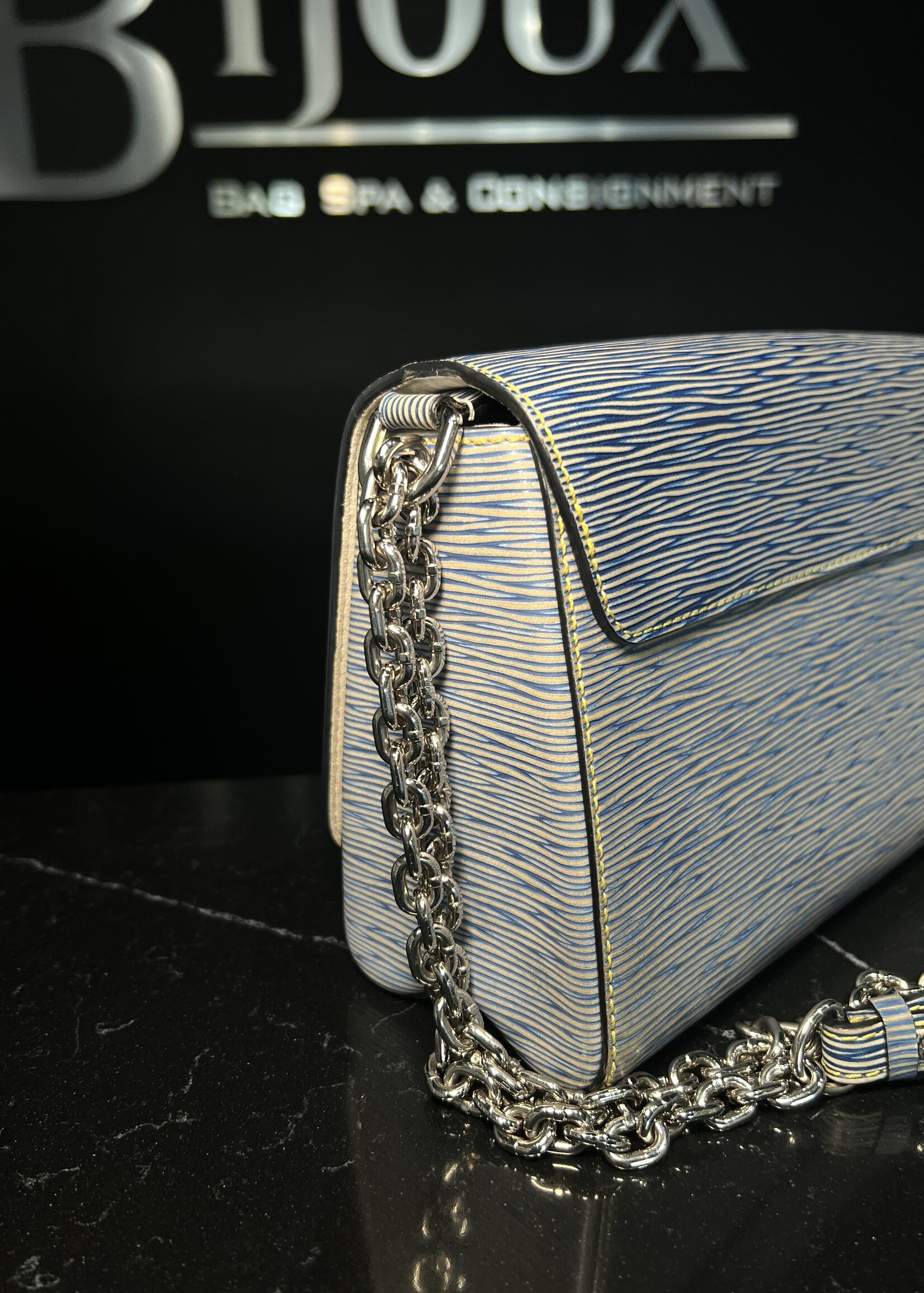 Louis Vuitton Louis Vuitton Twist MM Denim