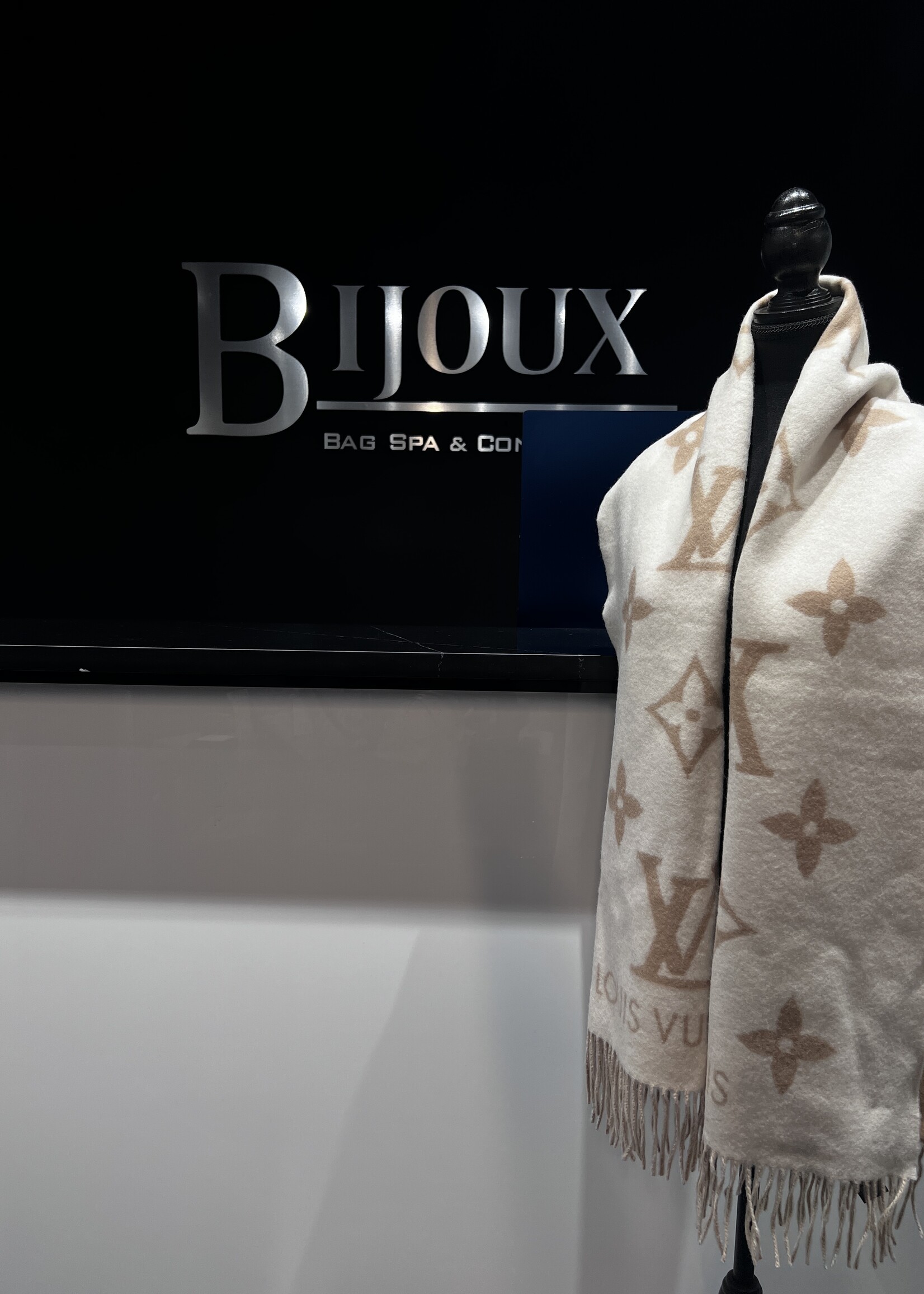 Louis Vuitton SOLD - Louis Vuitton Reikjavik Cashmere Scraf