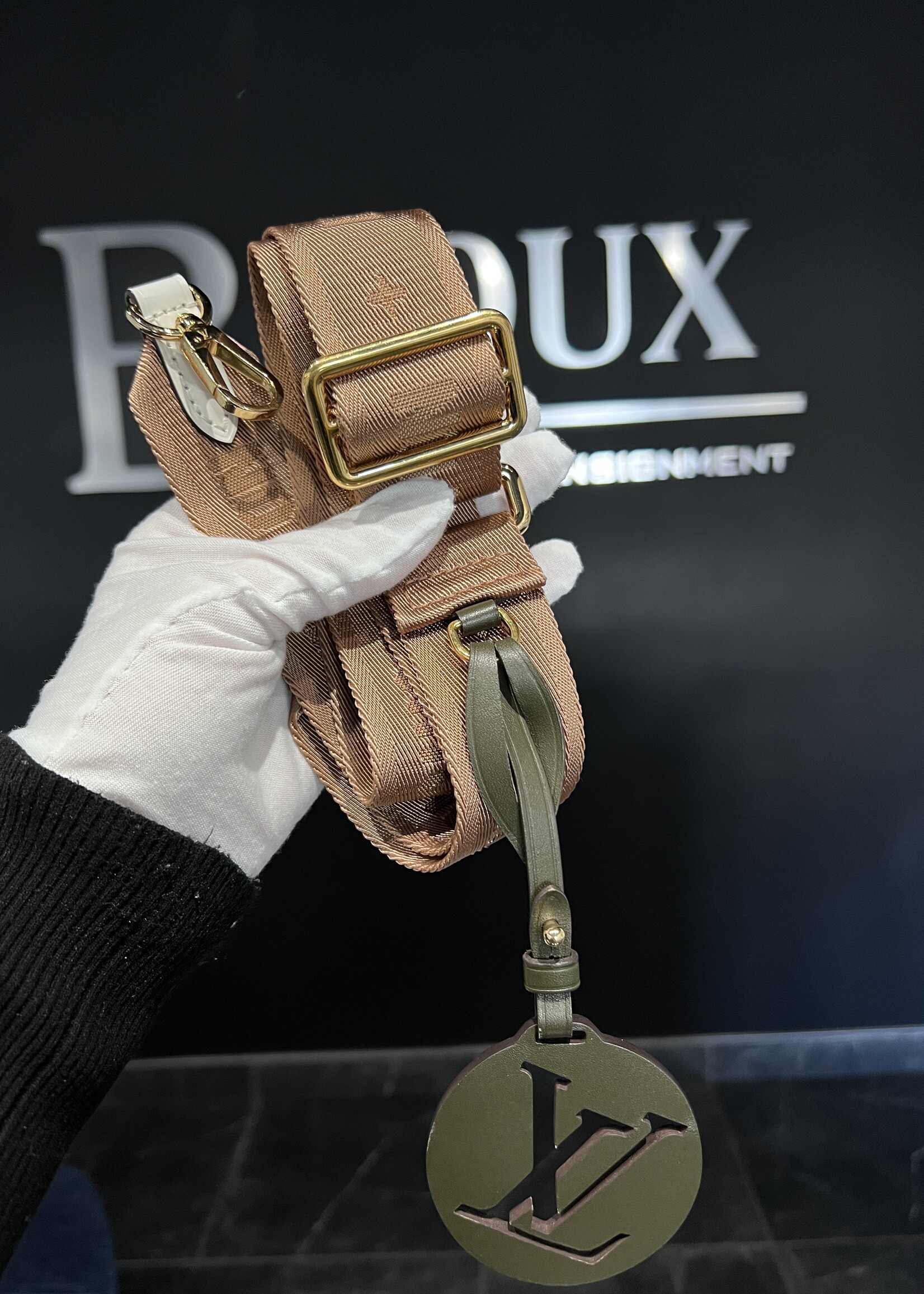 Louis Vuitton SOLD - Louis Vuitton Twist PM White