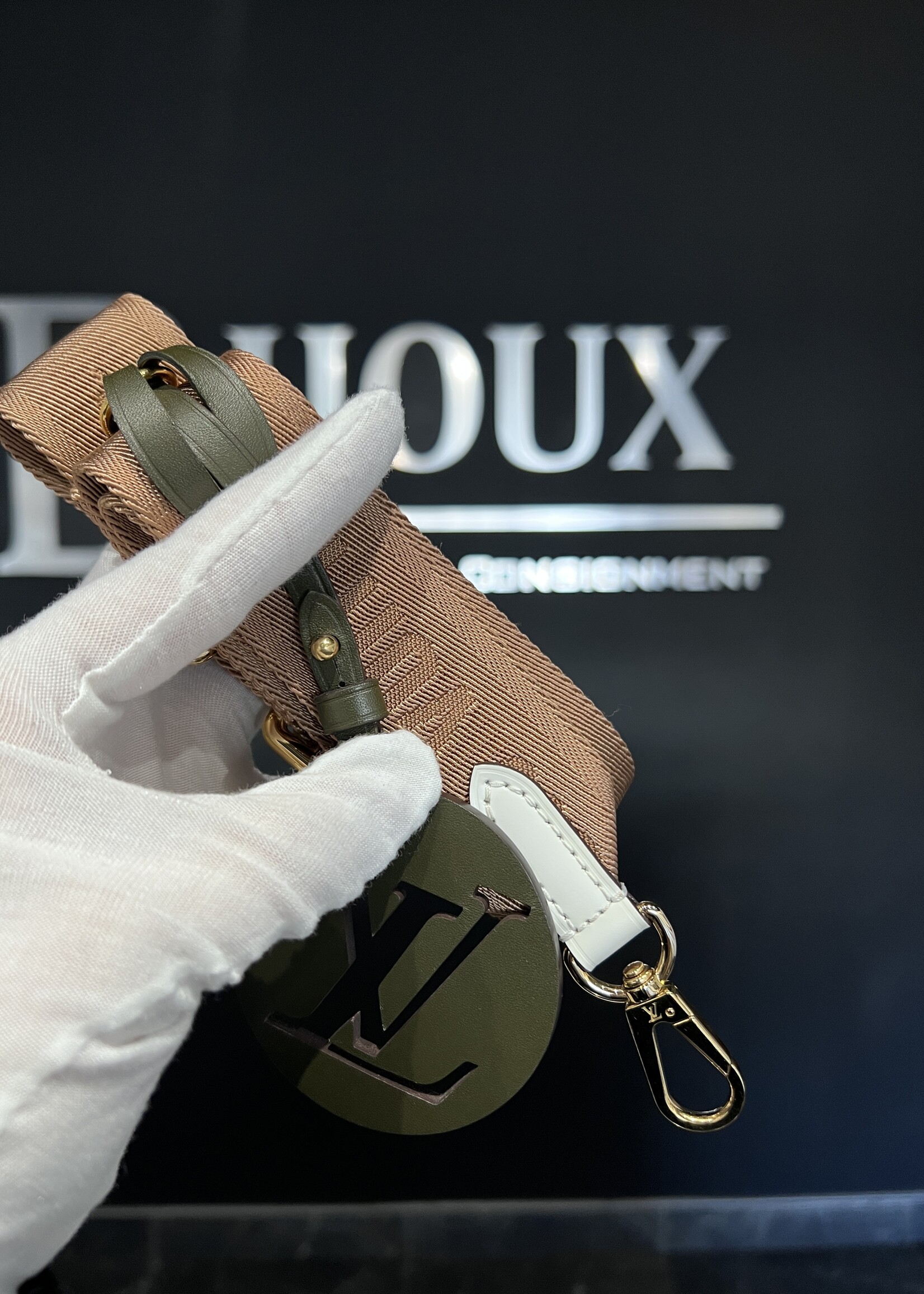 Louis Vuitton SOLD - Louis Vuitton Twist PM White