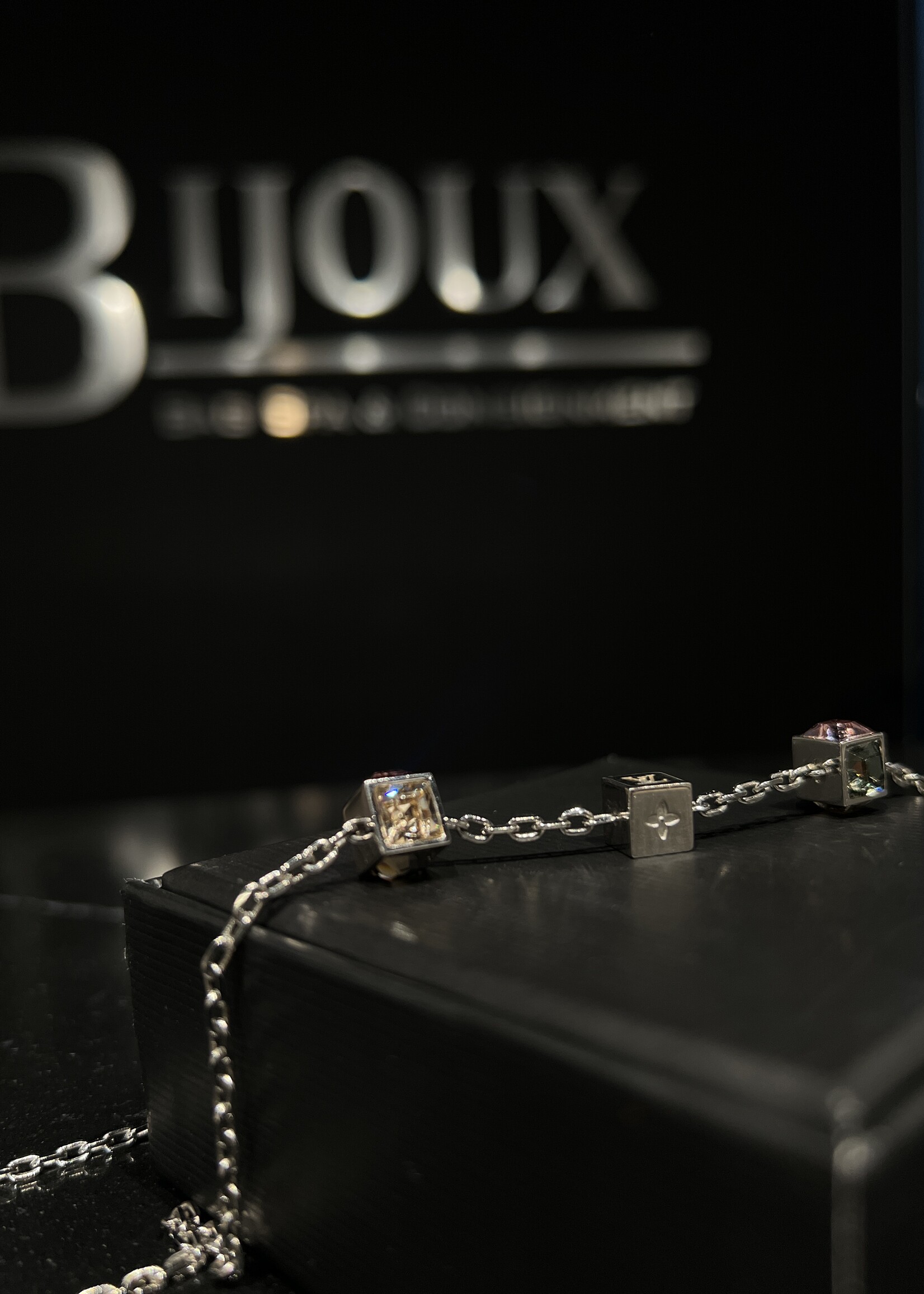 Louis Vuitton Louis Vuitton Gamble Drop Necklace