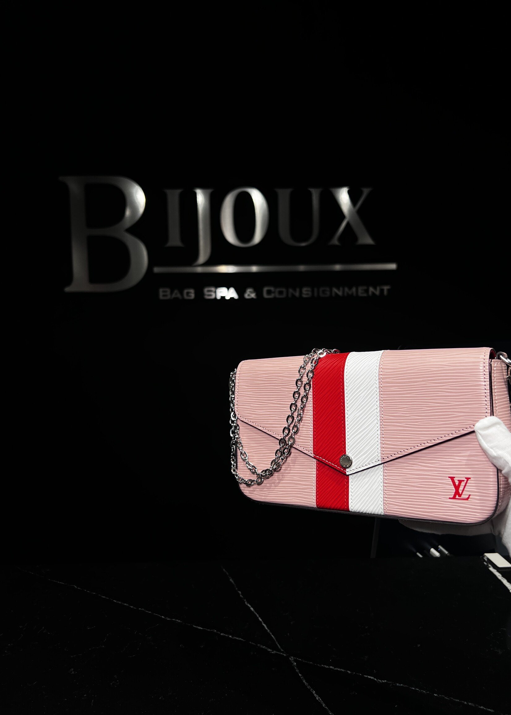 Louis Vuitton Louis Vuitton Epi Felicie Pochette Pink