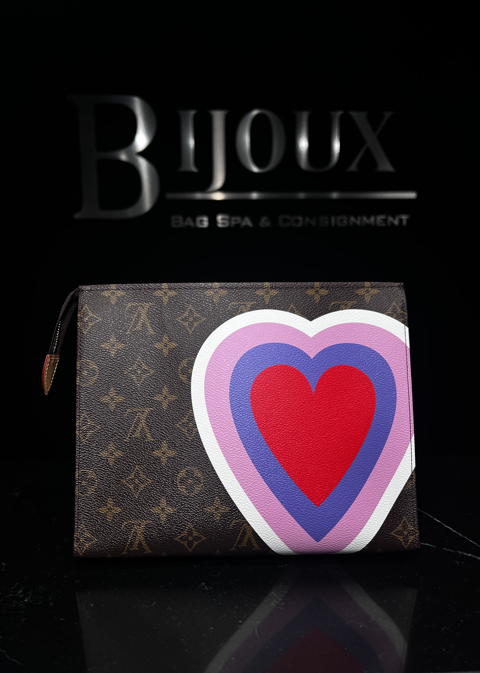 Louis Vuitton Louis Vuitton Game on Toiletry 26