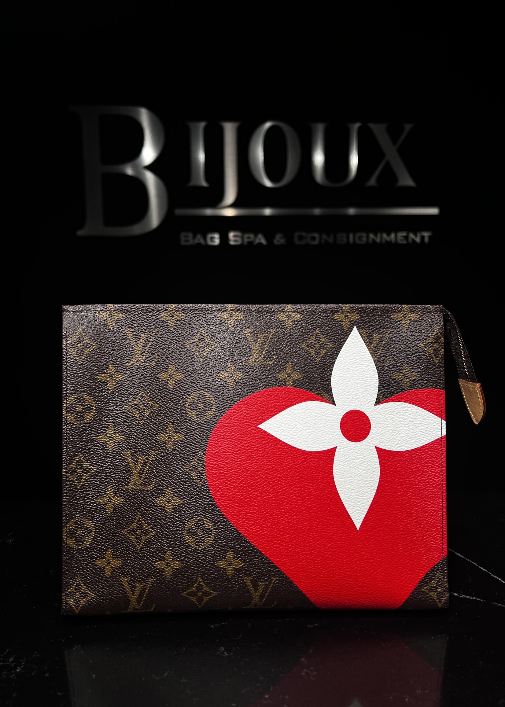 Louis Vuitton Louis Vuitton Game on Toiletry 26