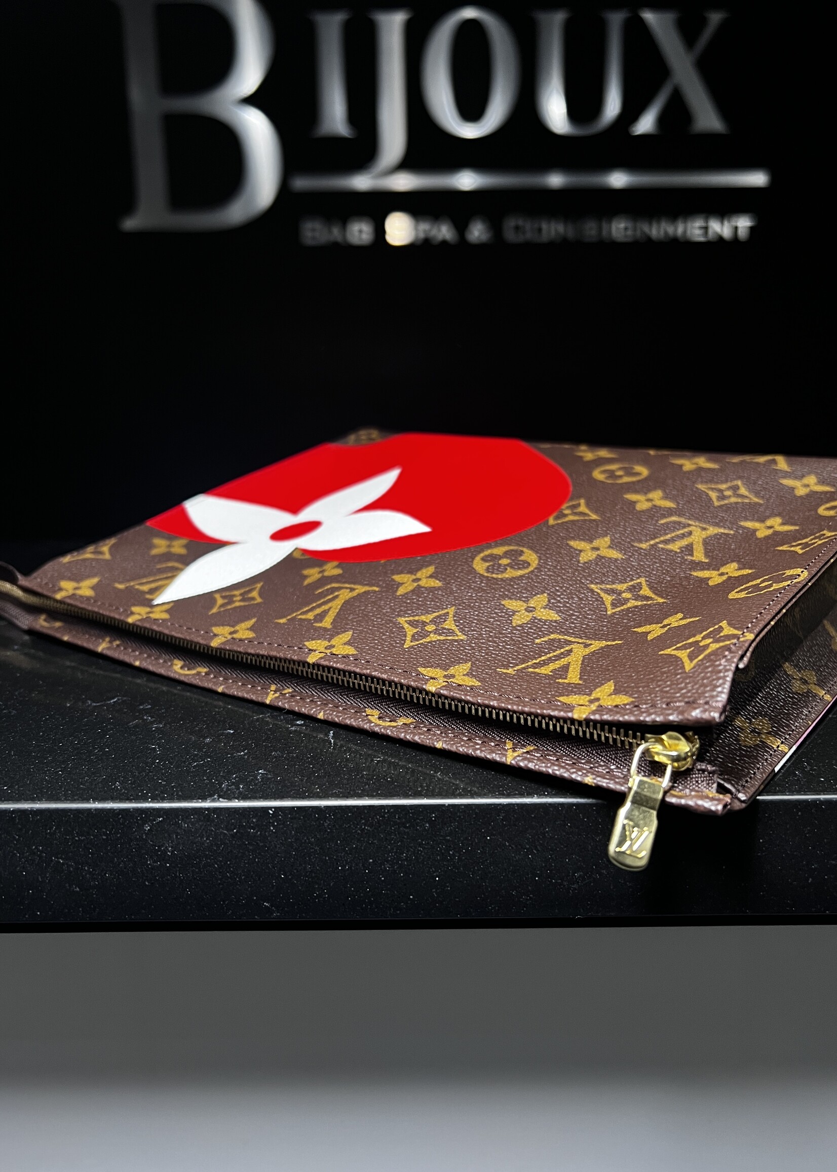 Louis Vuitton Louis Vuitton Game on Toiletry 26