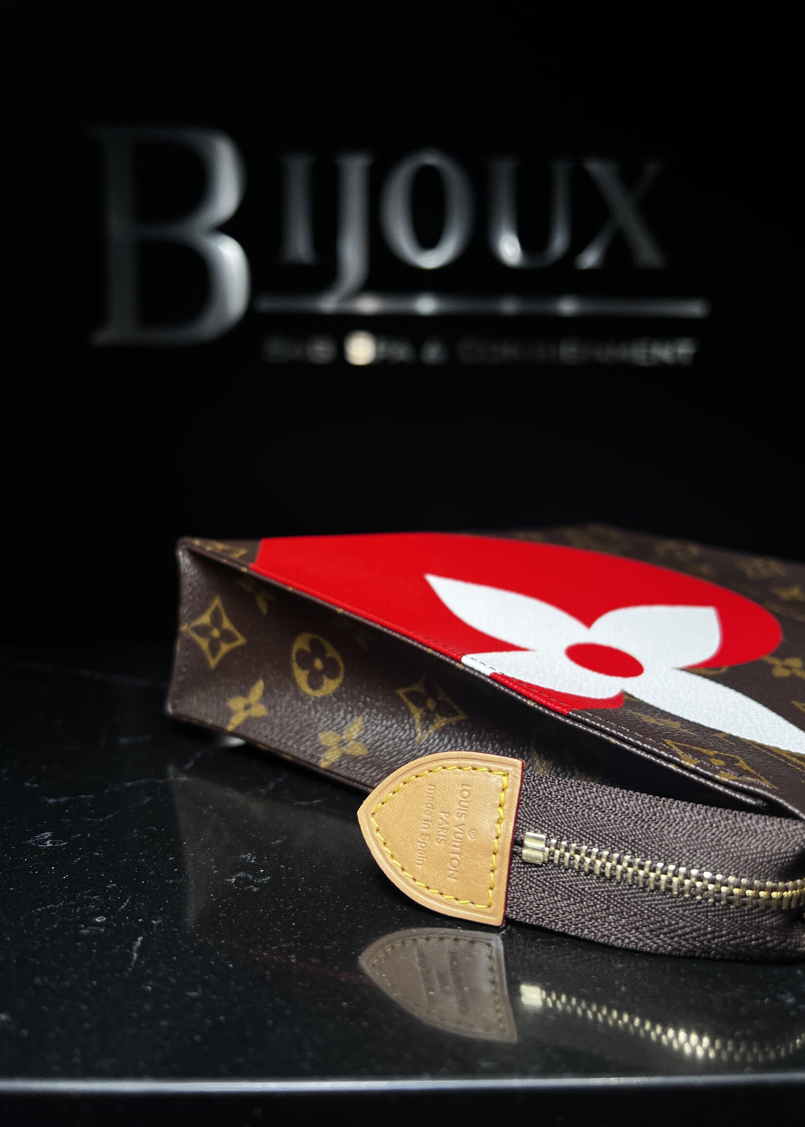 Louis Vuitton Louis Vuitton Game on Toiletry 26