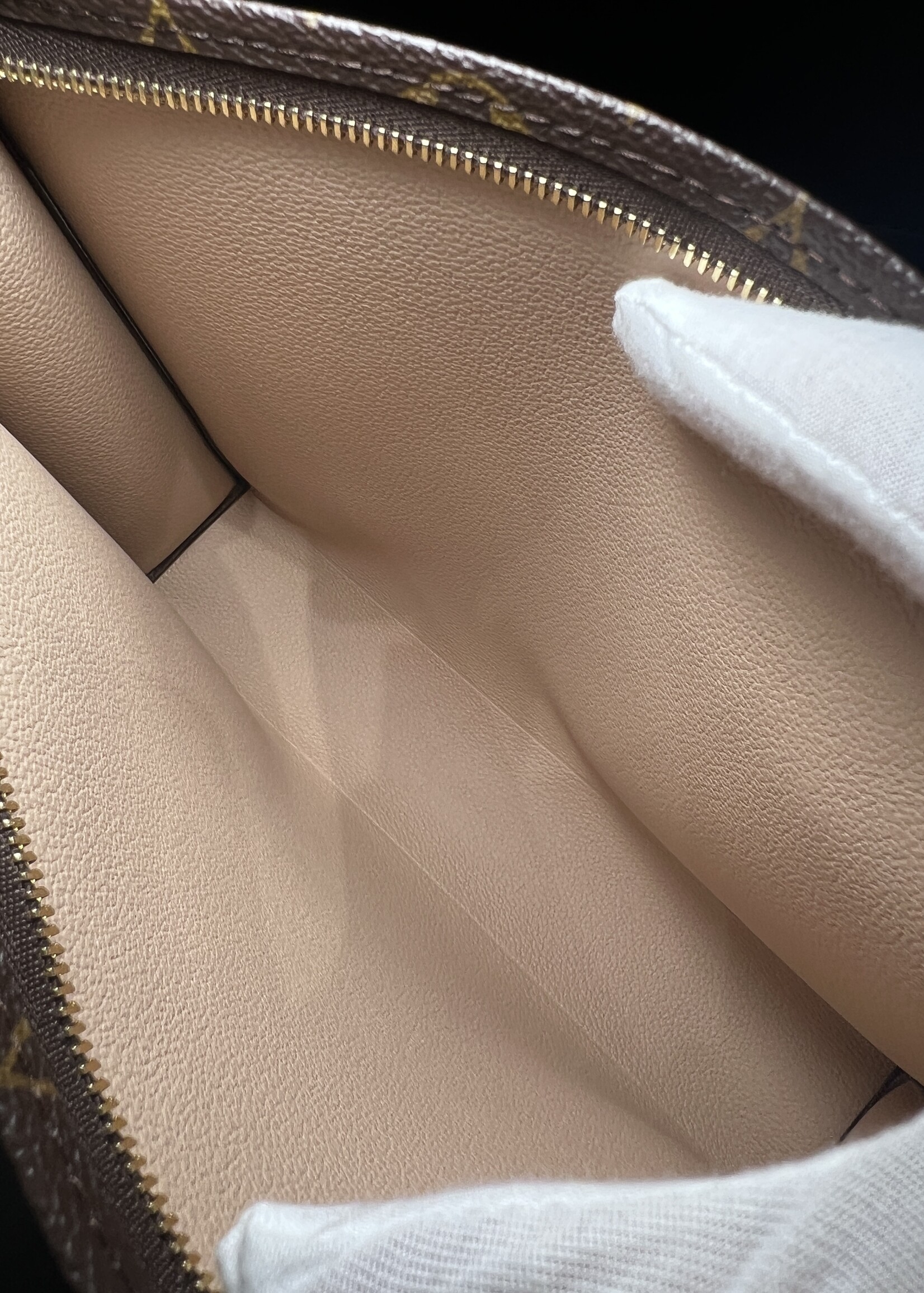 Louis Vuitton Louis Vuitton Game on Toiletry 26