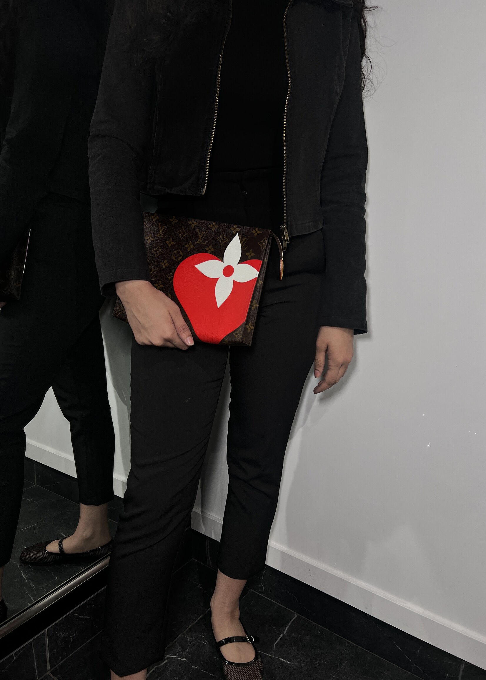 Louis Vuitton Louis Vuitton Game on Toiletry 26