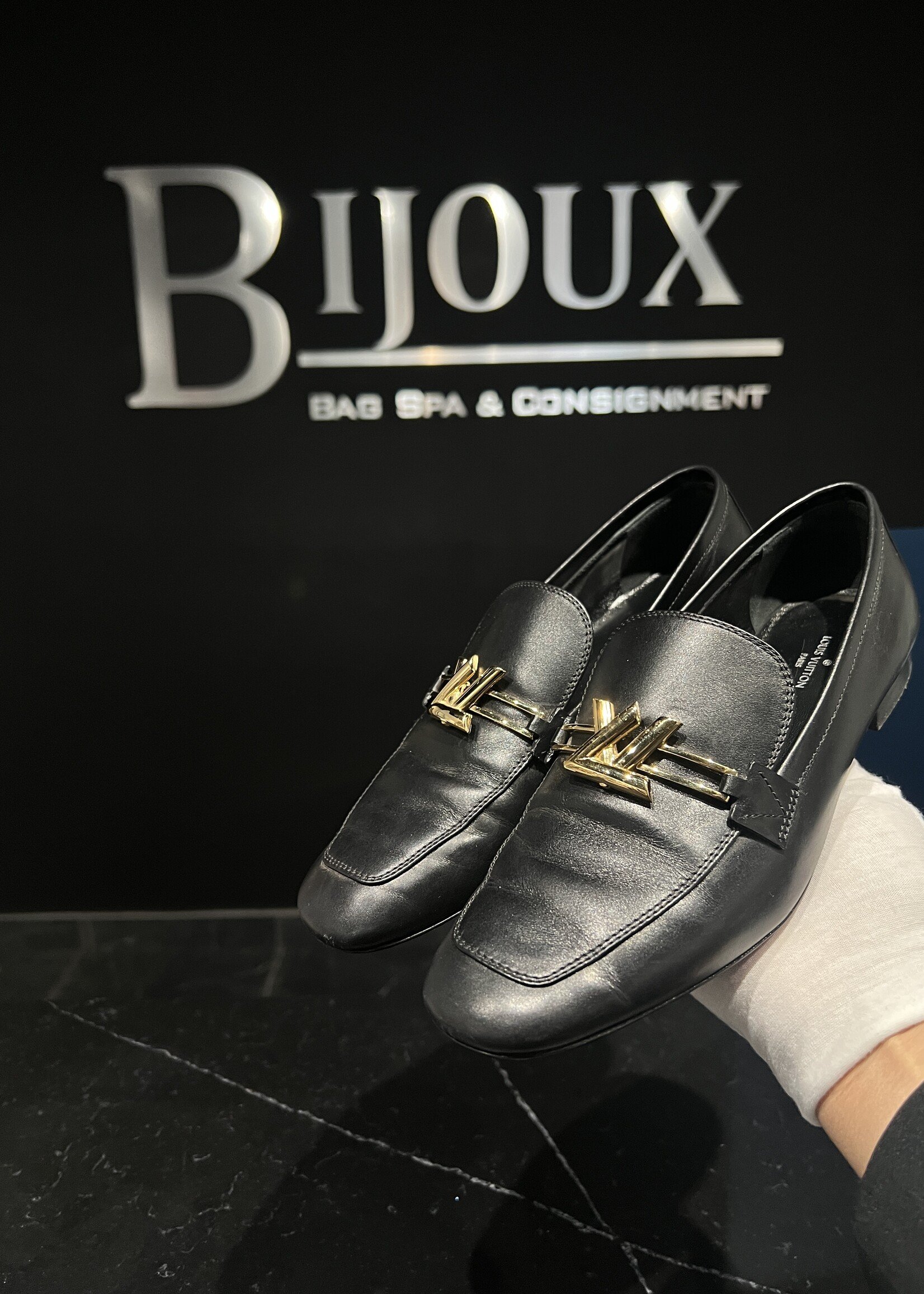 Louis Vuitton Louis Vuitton Loafers 37