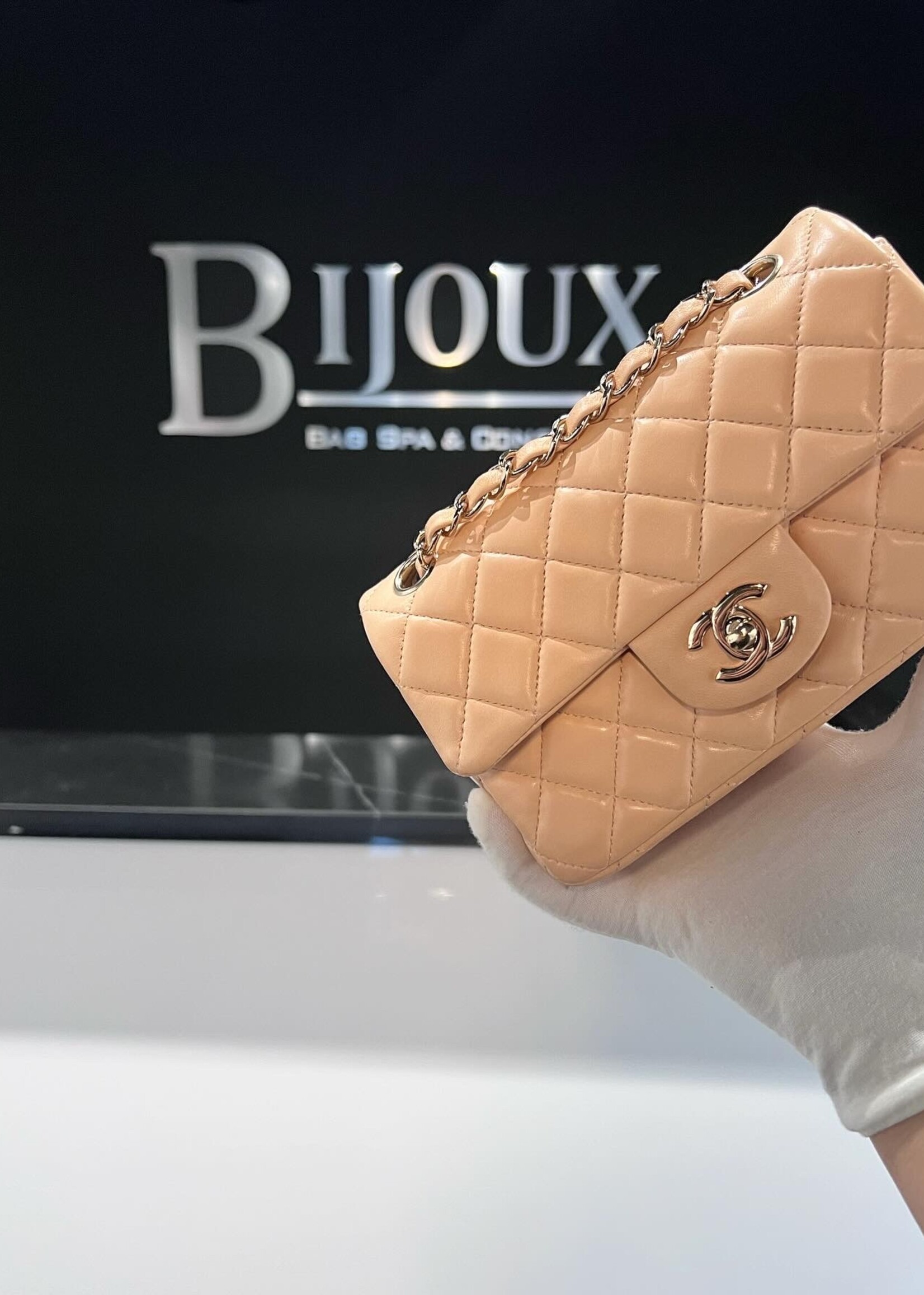 Chanel Chanel Mini Flap Bag GHW