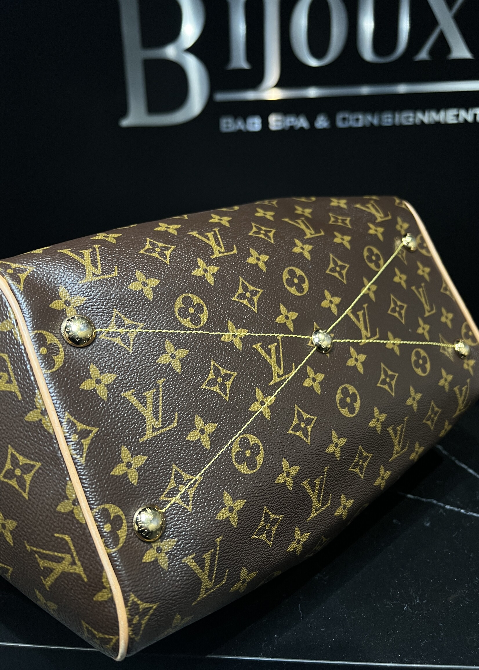 Louis Vuitton Louis Vuitton Tivoli