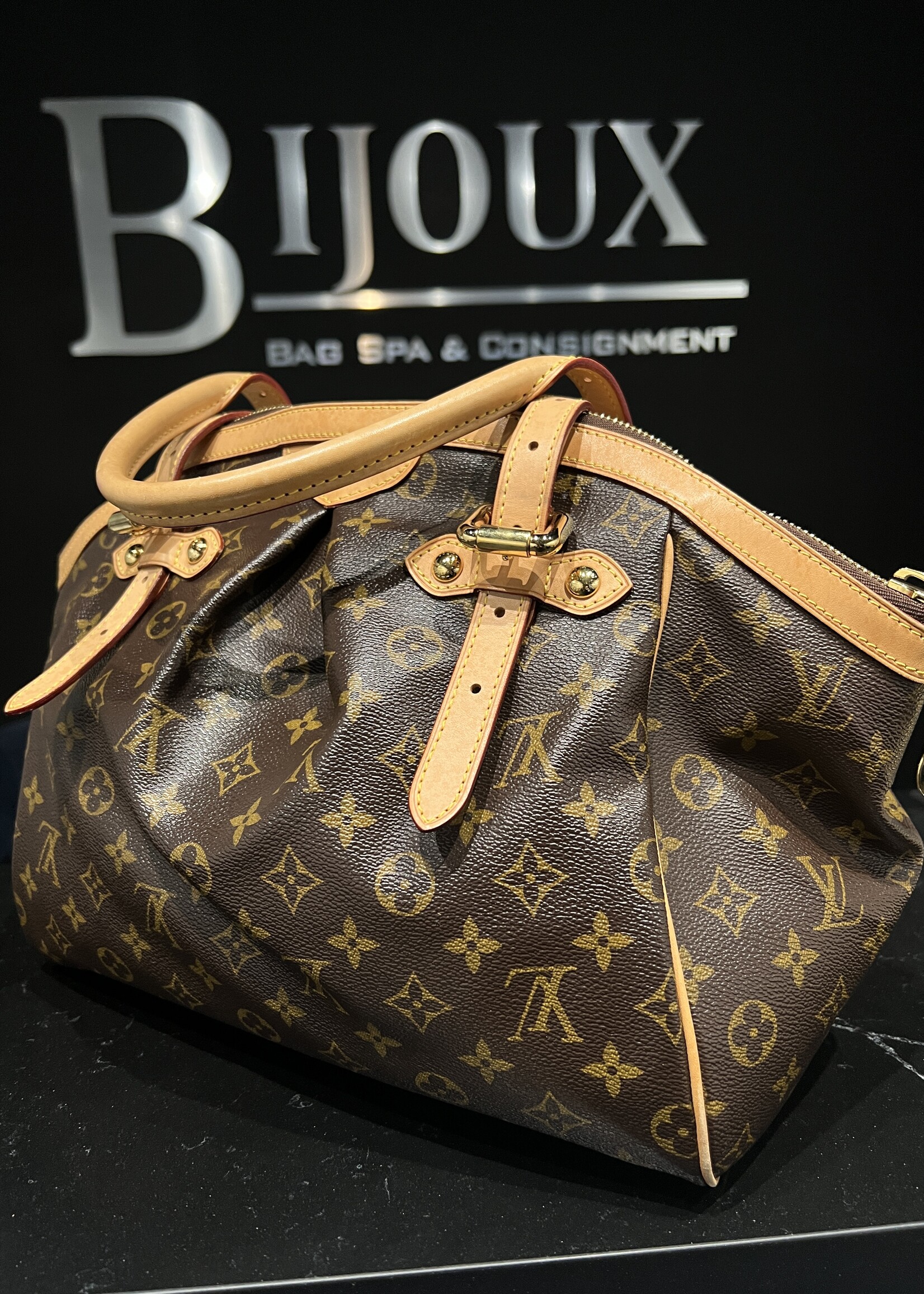 Louis Vuitton Louis Vuitton Tivoli