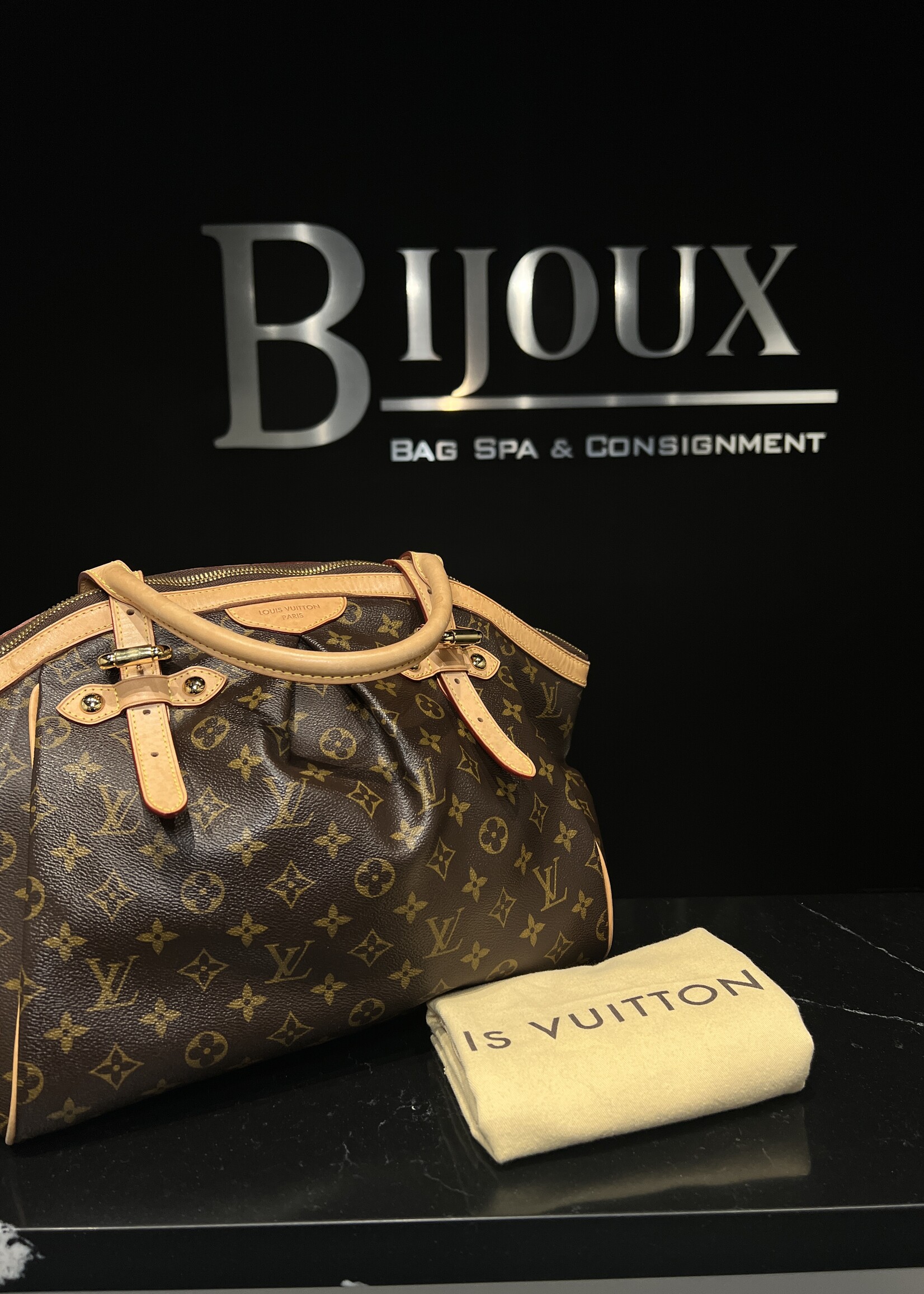 Louis Vuitton Louis Vuitton Tivoli