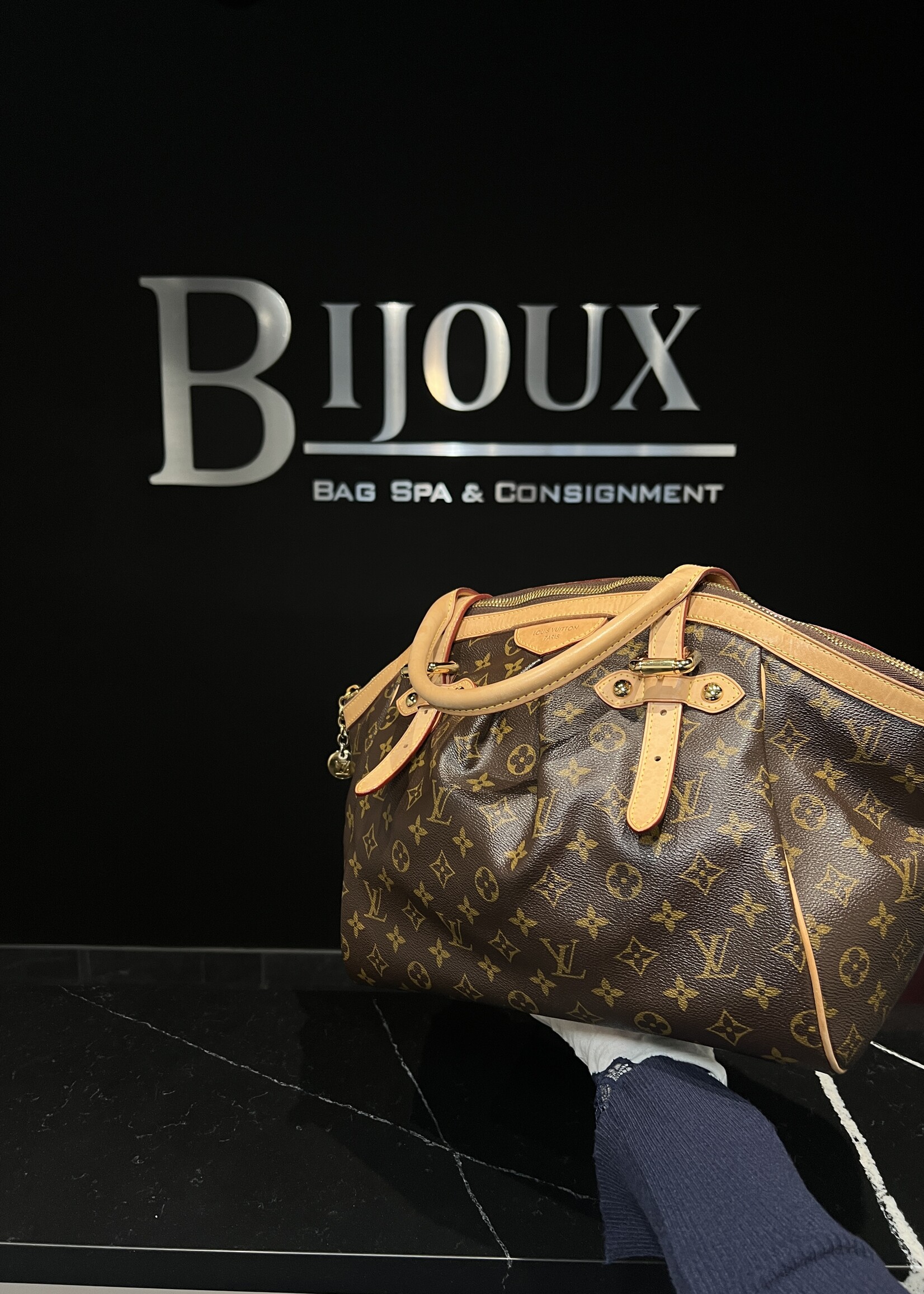 Louis Vuitton Louis Vuitton Tivoli