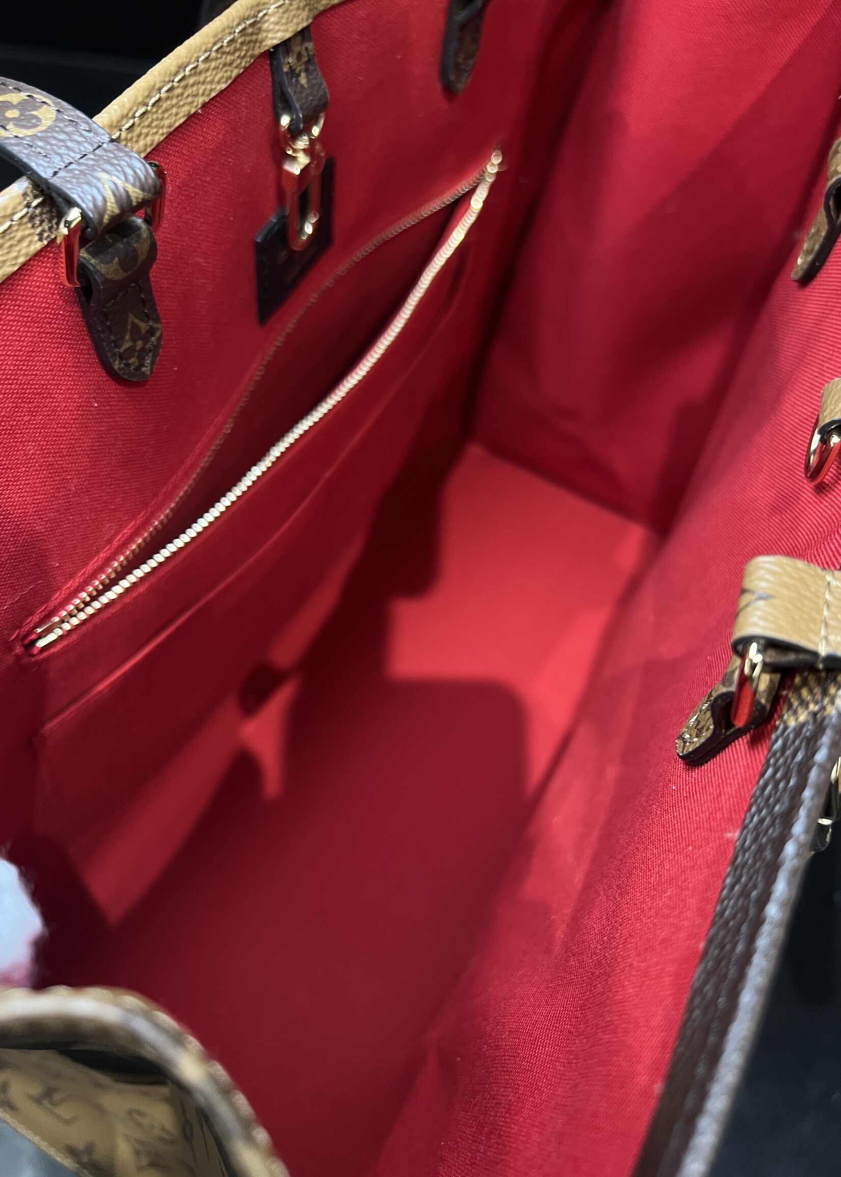 Louis Vuitton Louis Vuitton On the Go GM