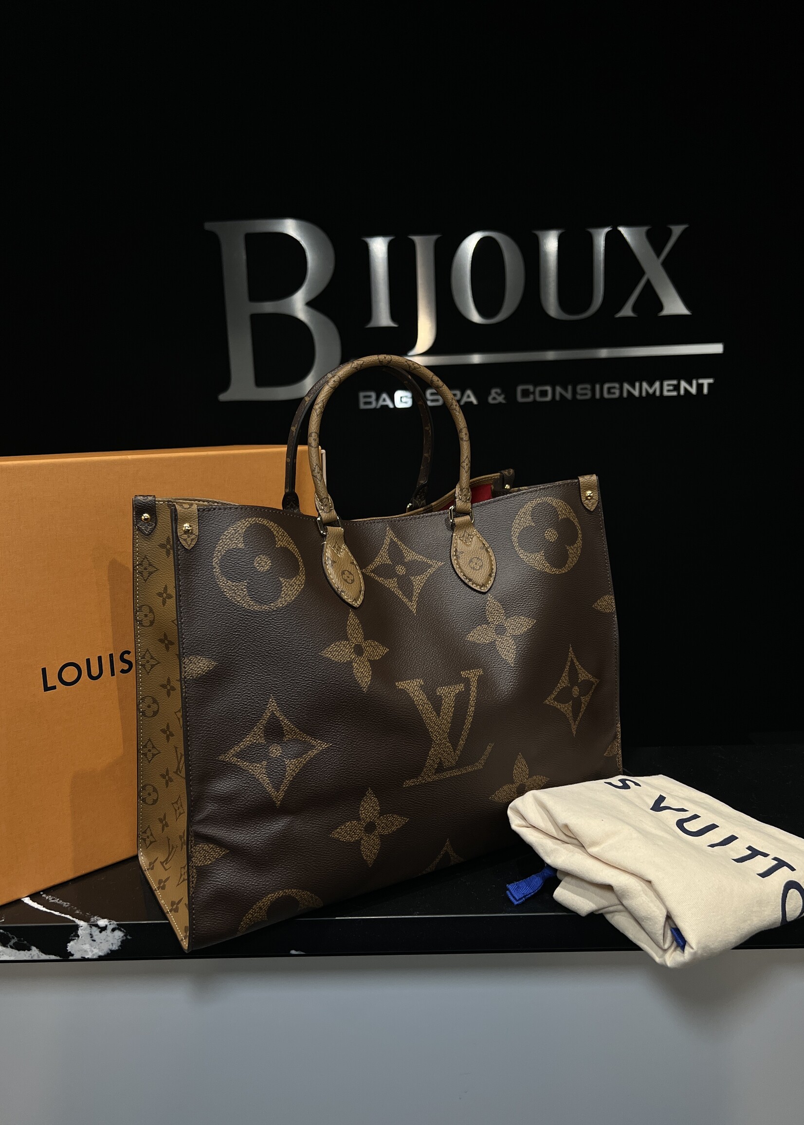 Louis Vuitton Louis Vuitton On the Go GM