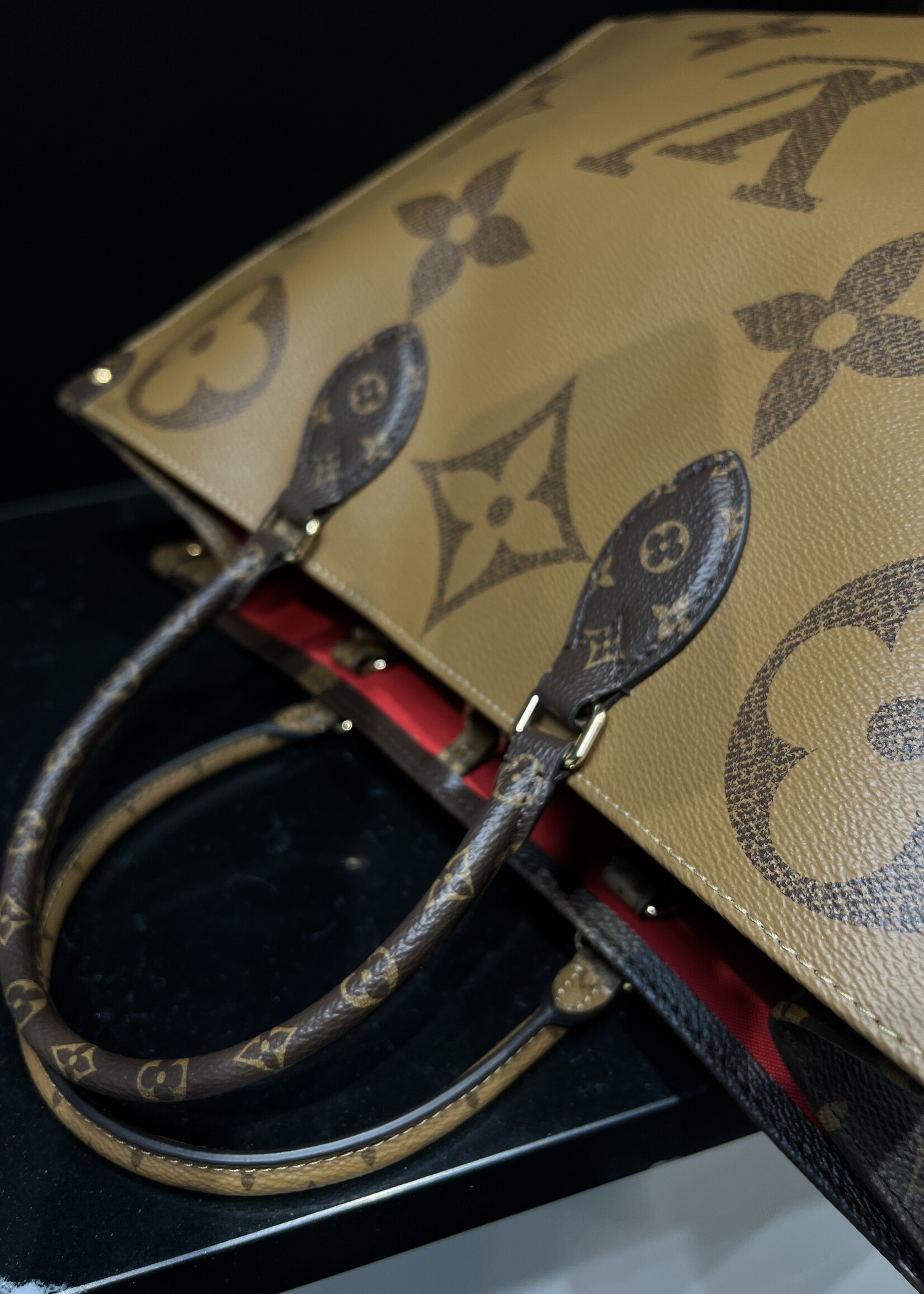 Louis Vuitton Louis Vuitton On the Go GM