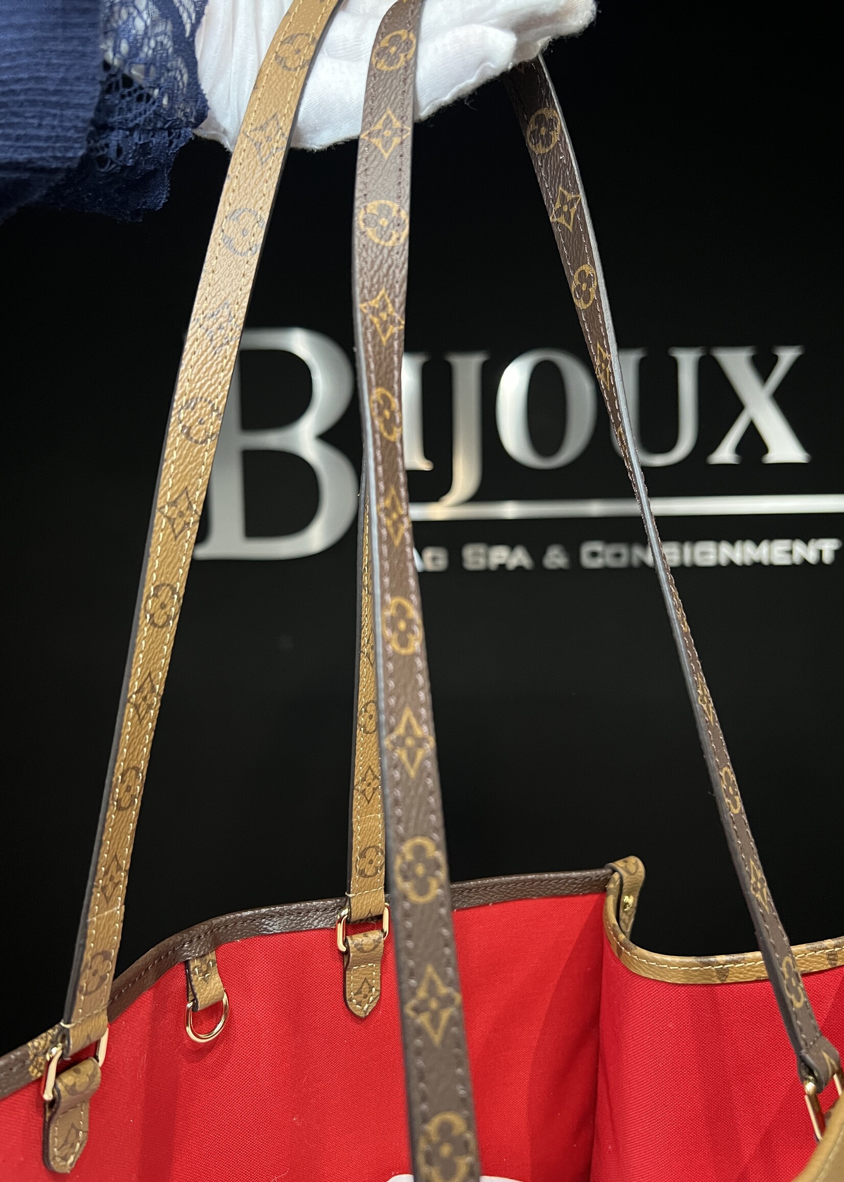 Louis Vuitton Louis Vuitton On the Go GM