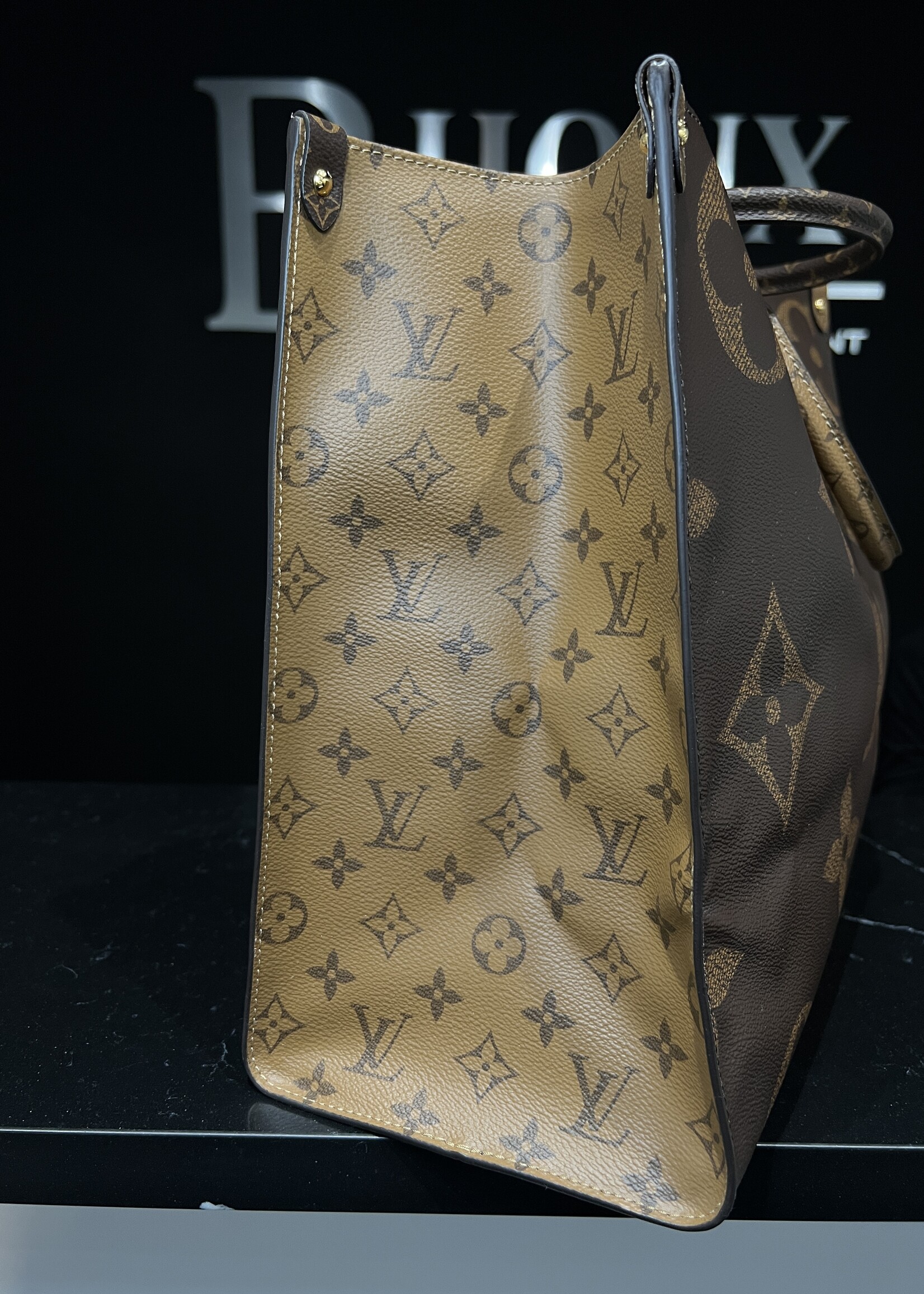 Louis Vuitton Louis Vuitton On the Go GM