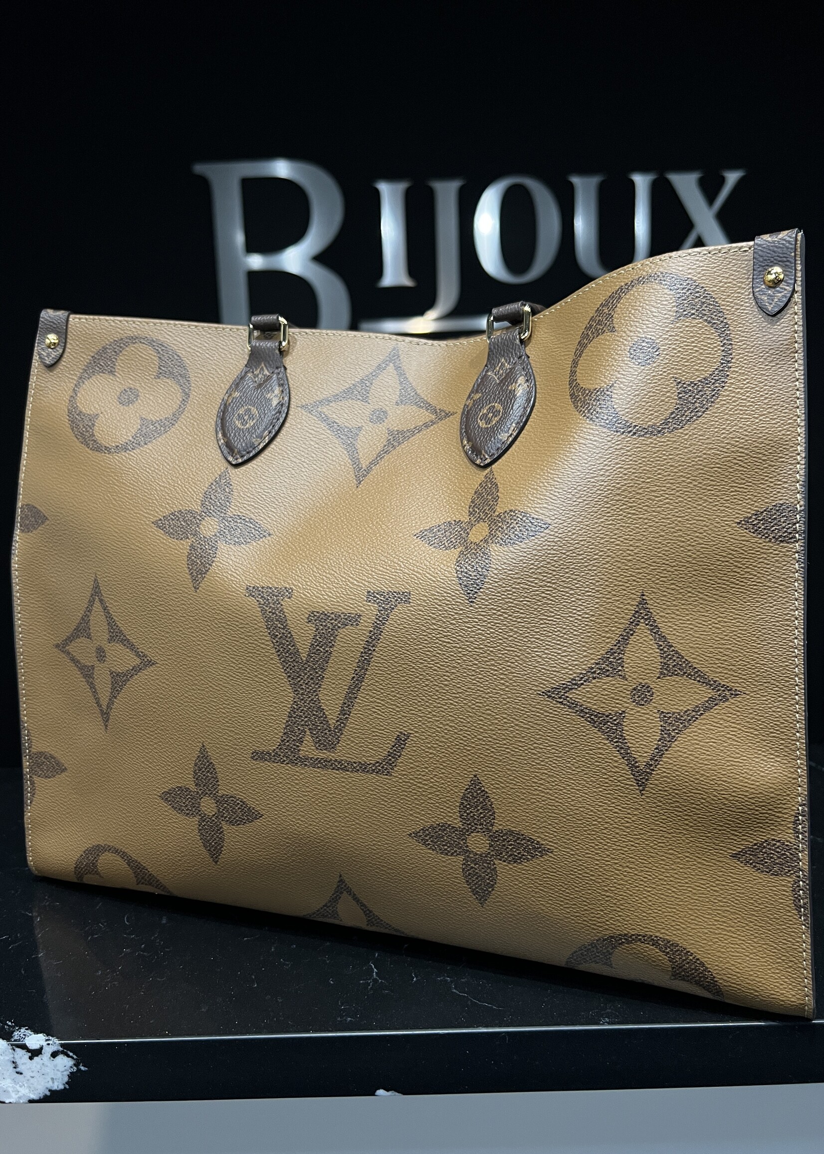 Louis Vuitton Louis Vuitton On the Go GM