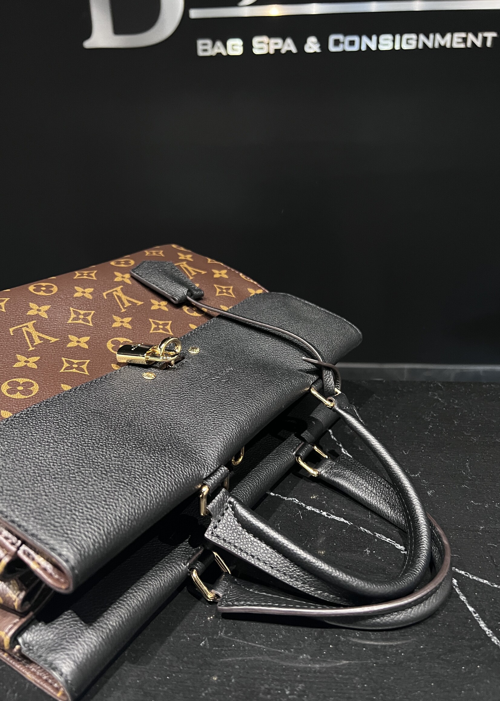 Louis Vuitton Louis Vuitton Venus Monogram