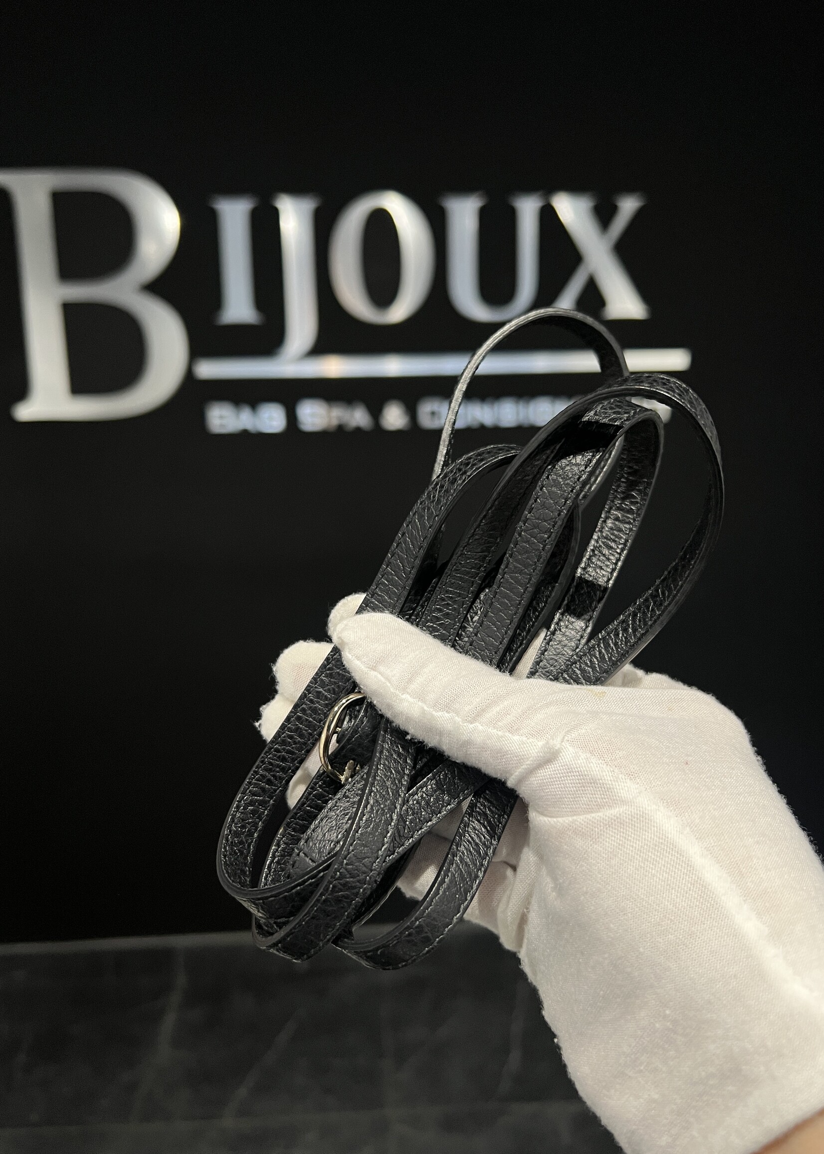 Gucci SOLD - Gucci Black Grained Swing Wallet on Chain