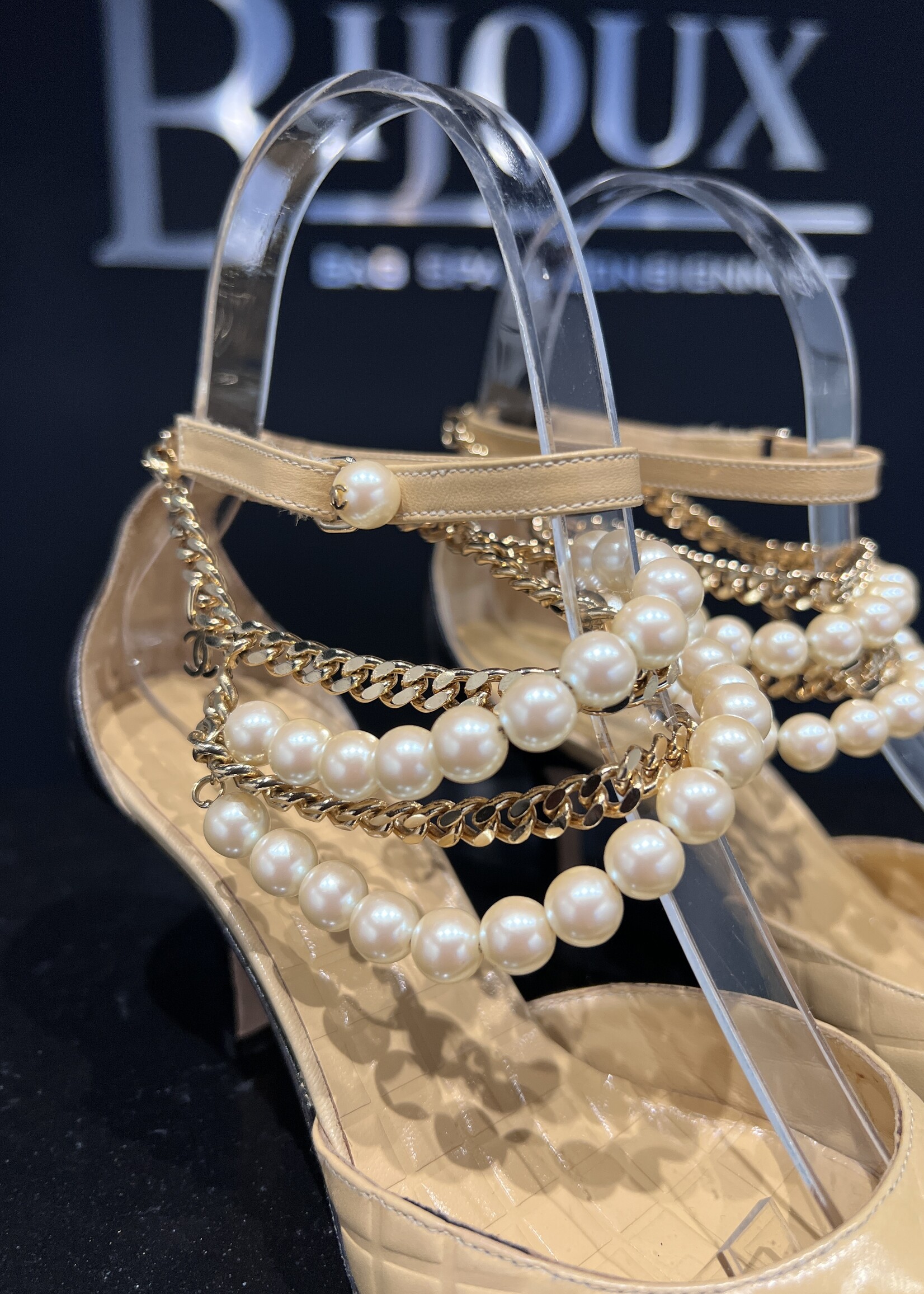 Chanel Chanel Pearl Heel 35
