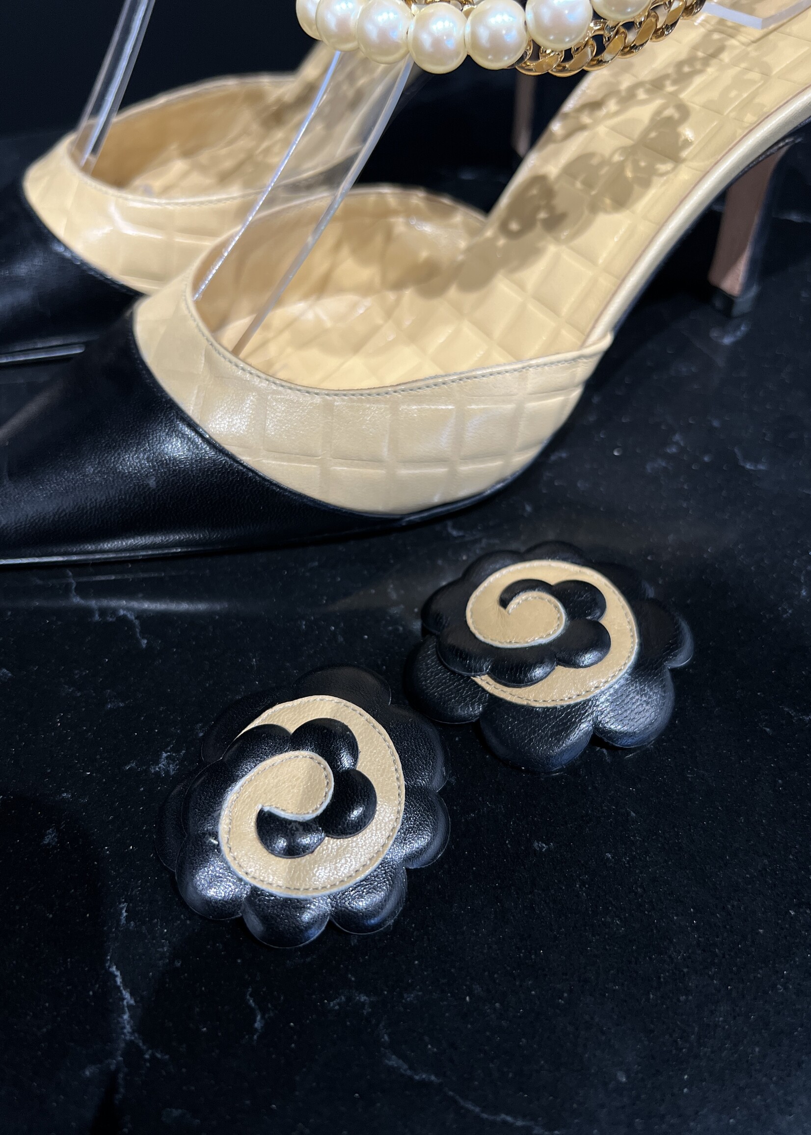 Chanel Chanel Pearl Heel 35