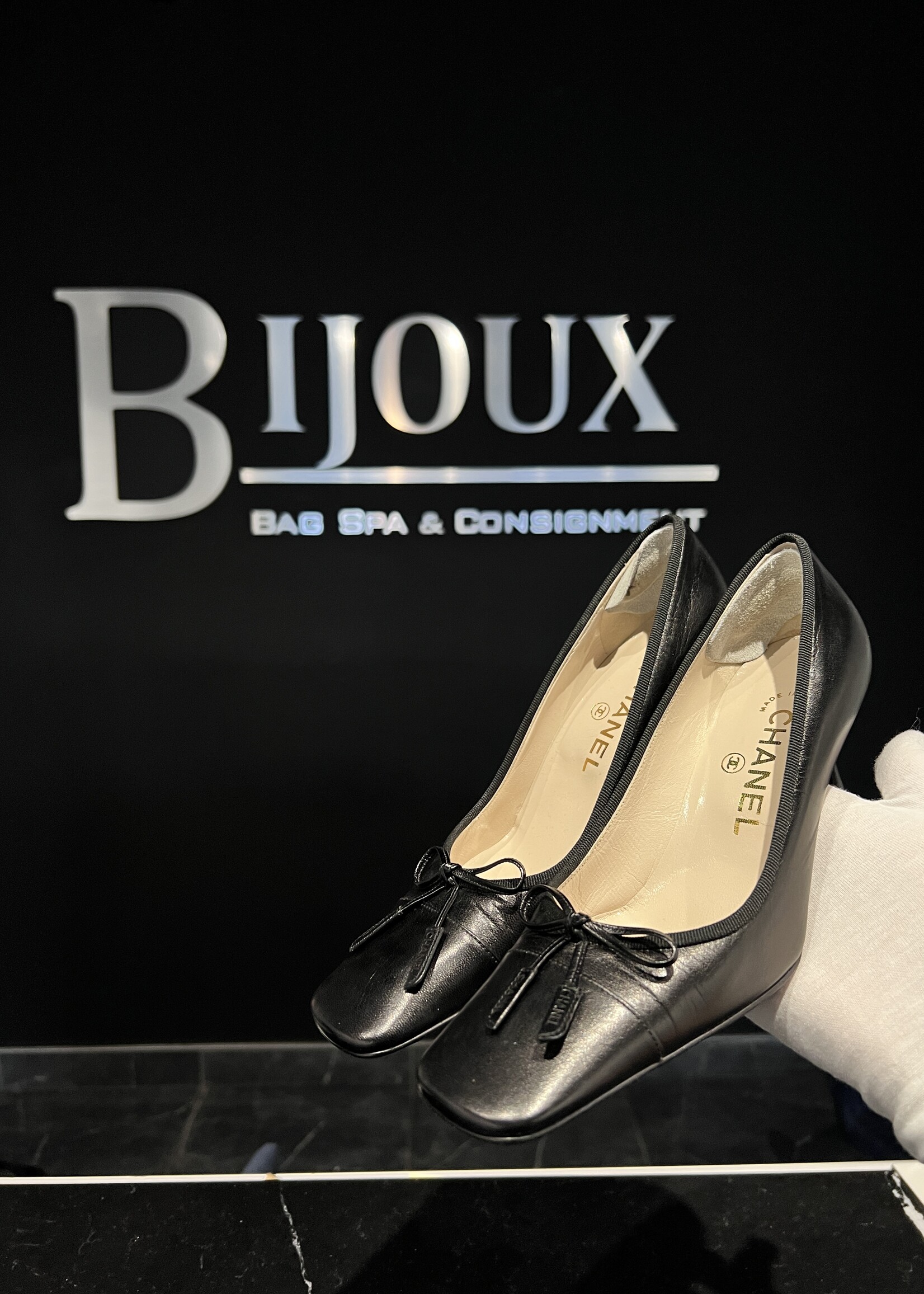 Chanel Chanel Classic Bow Pump 35.5