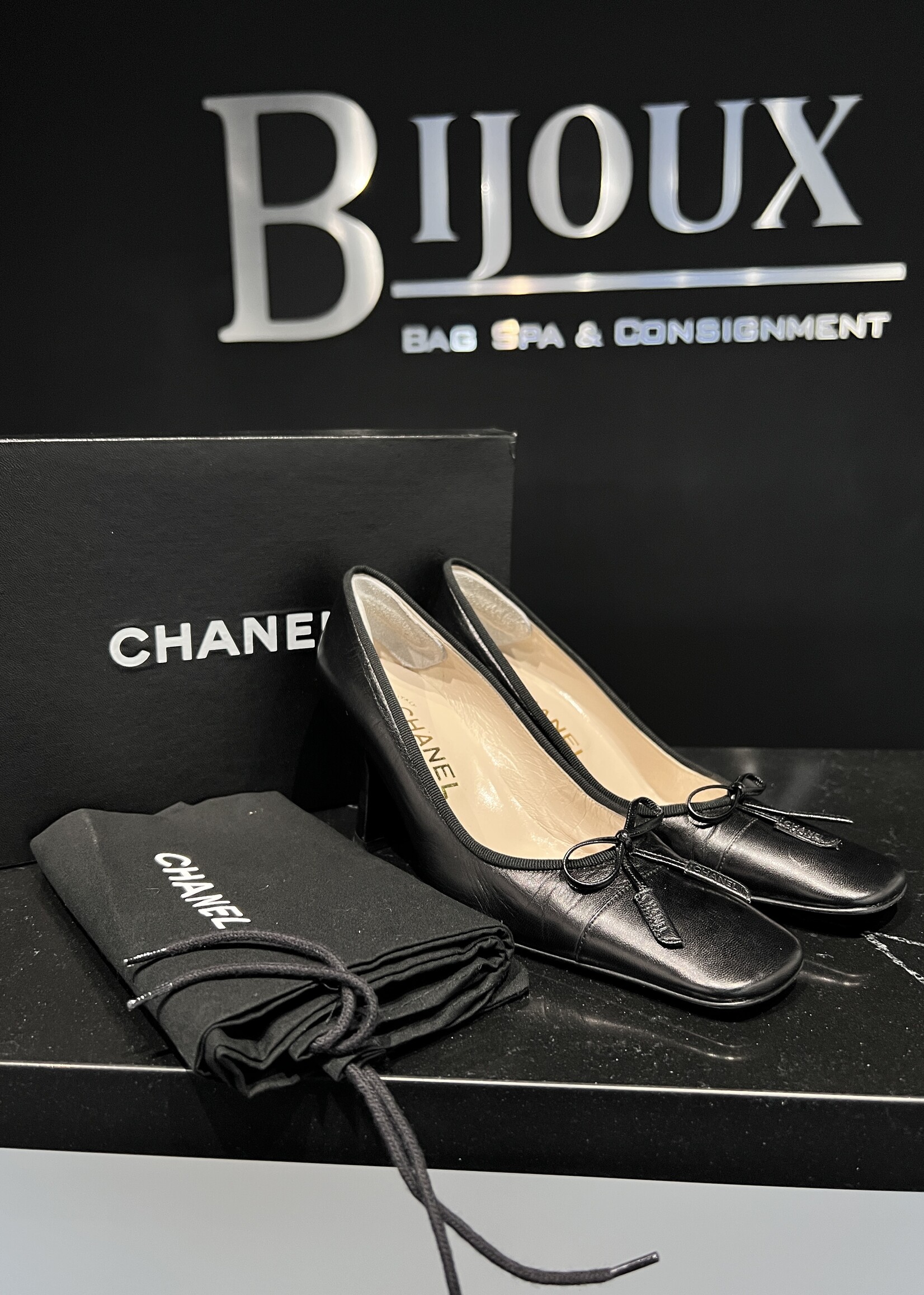 Chanel Chanel Classic Bow Pump 35.5