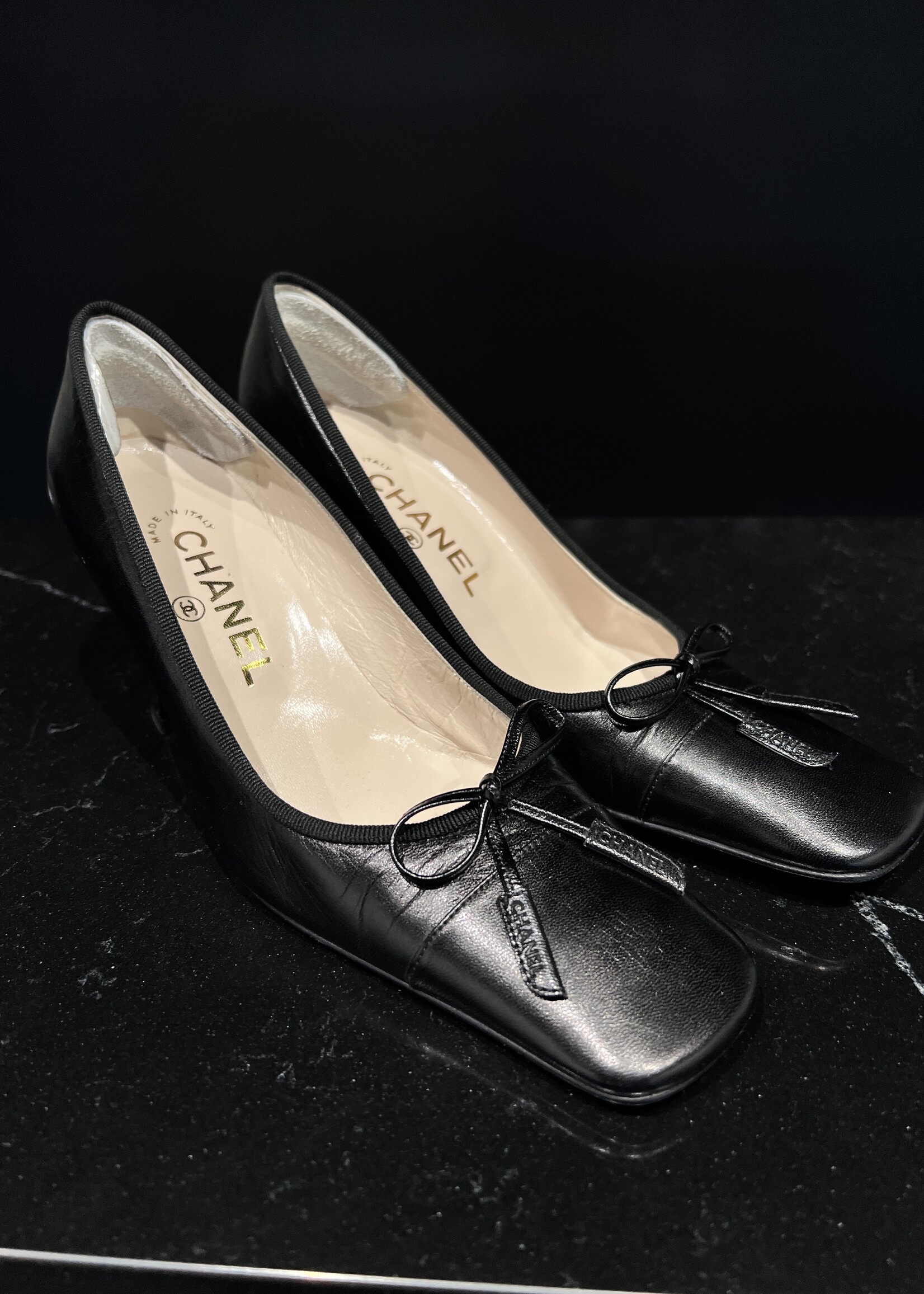 Chanel Chanel Classic Bow Pump 35.5