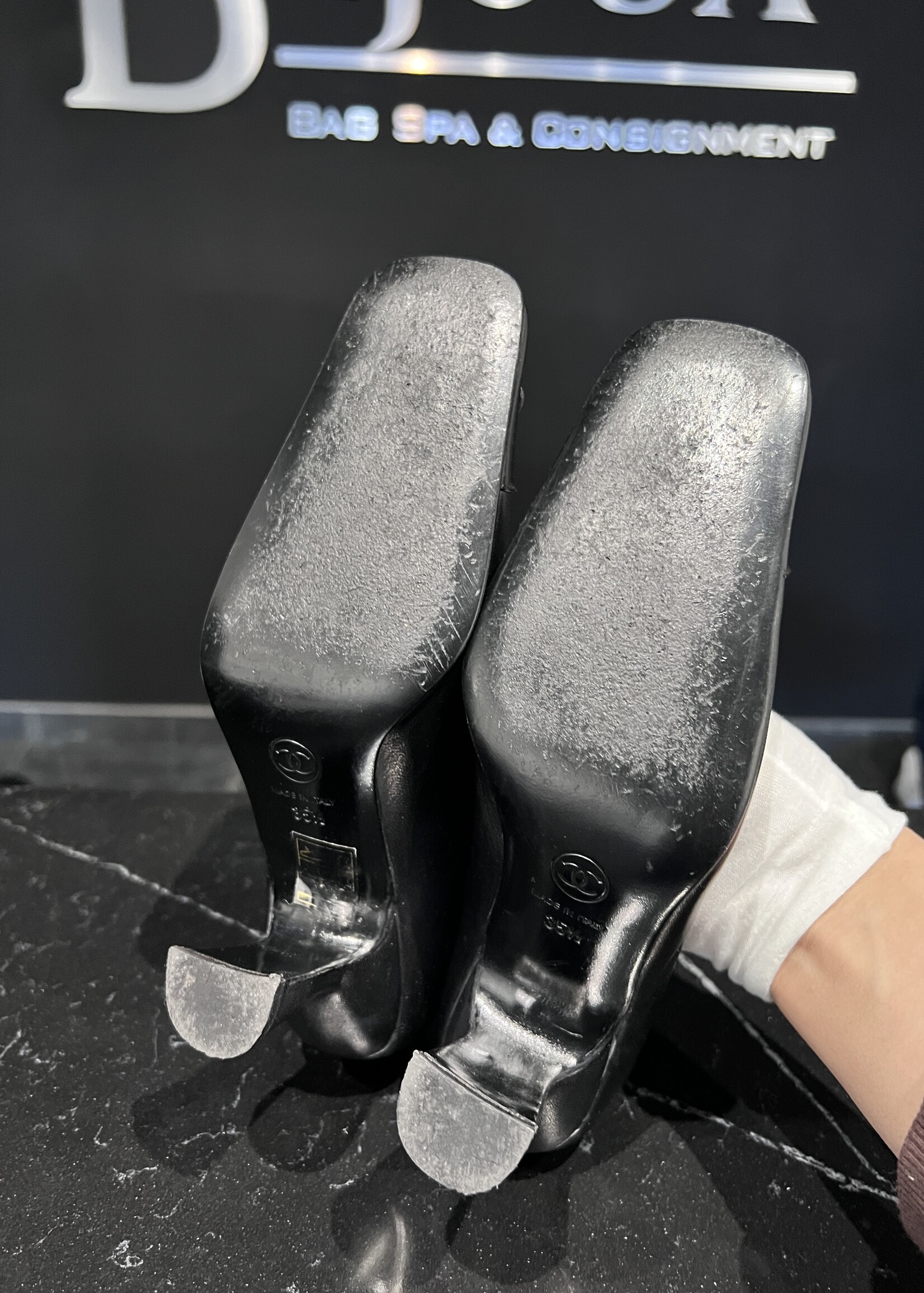 Chanel Chanel Classic Bow Pump 35.5