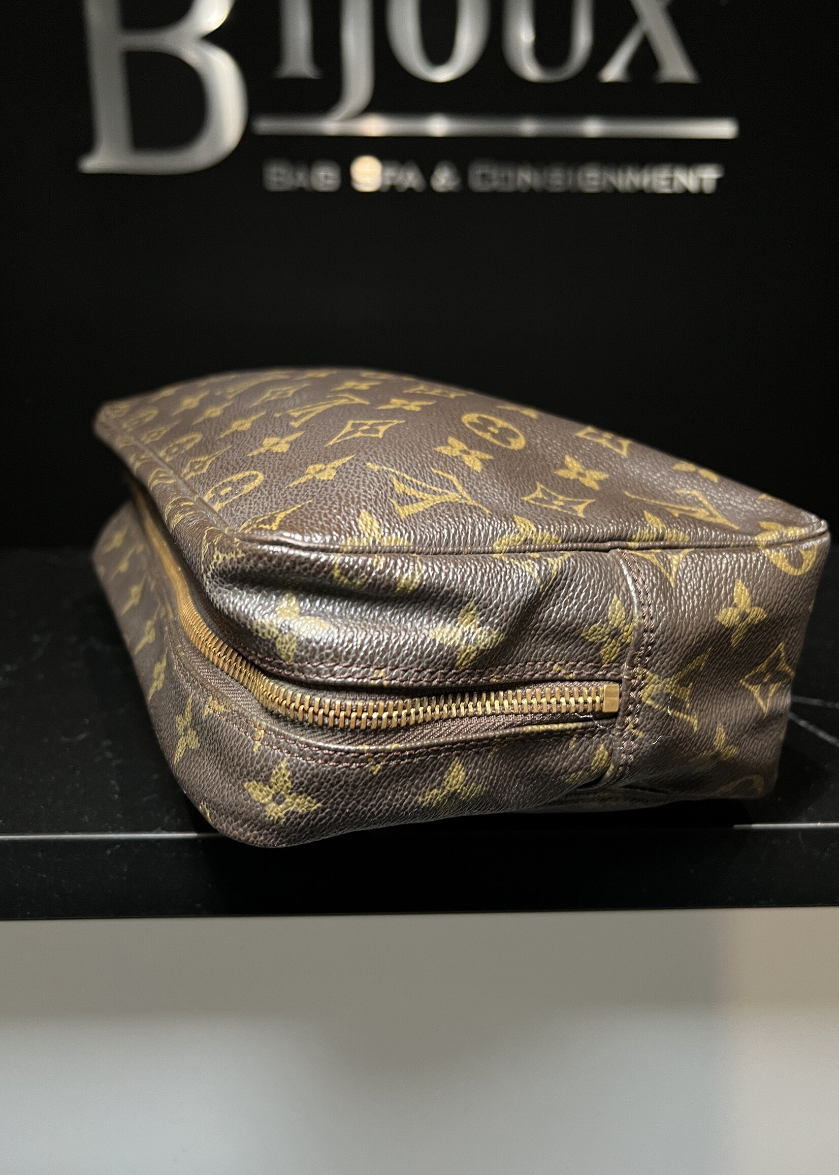 Louis Vuitton SOLD - Louis Vuitton Vintage Toiletry 28