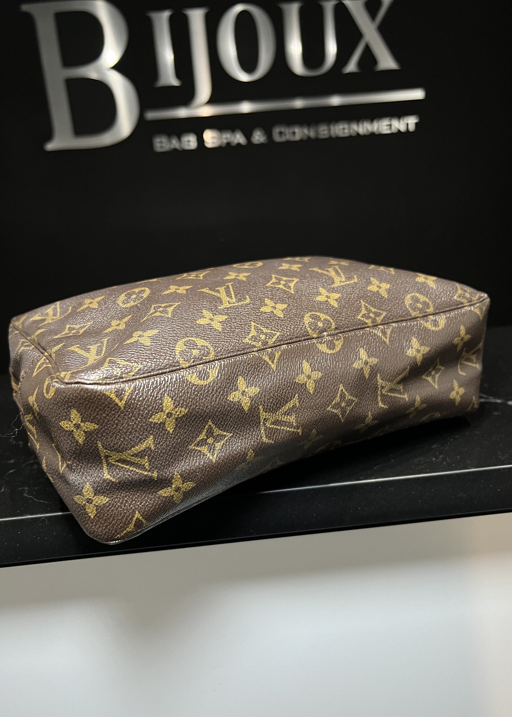 Louis Vuitton Louis Vuitton Vintage Toiletry 28