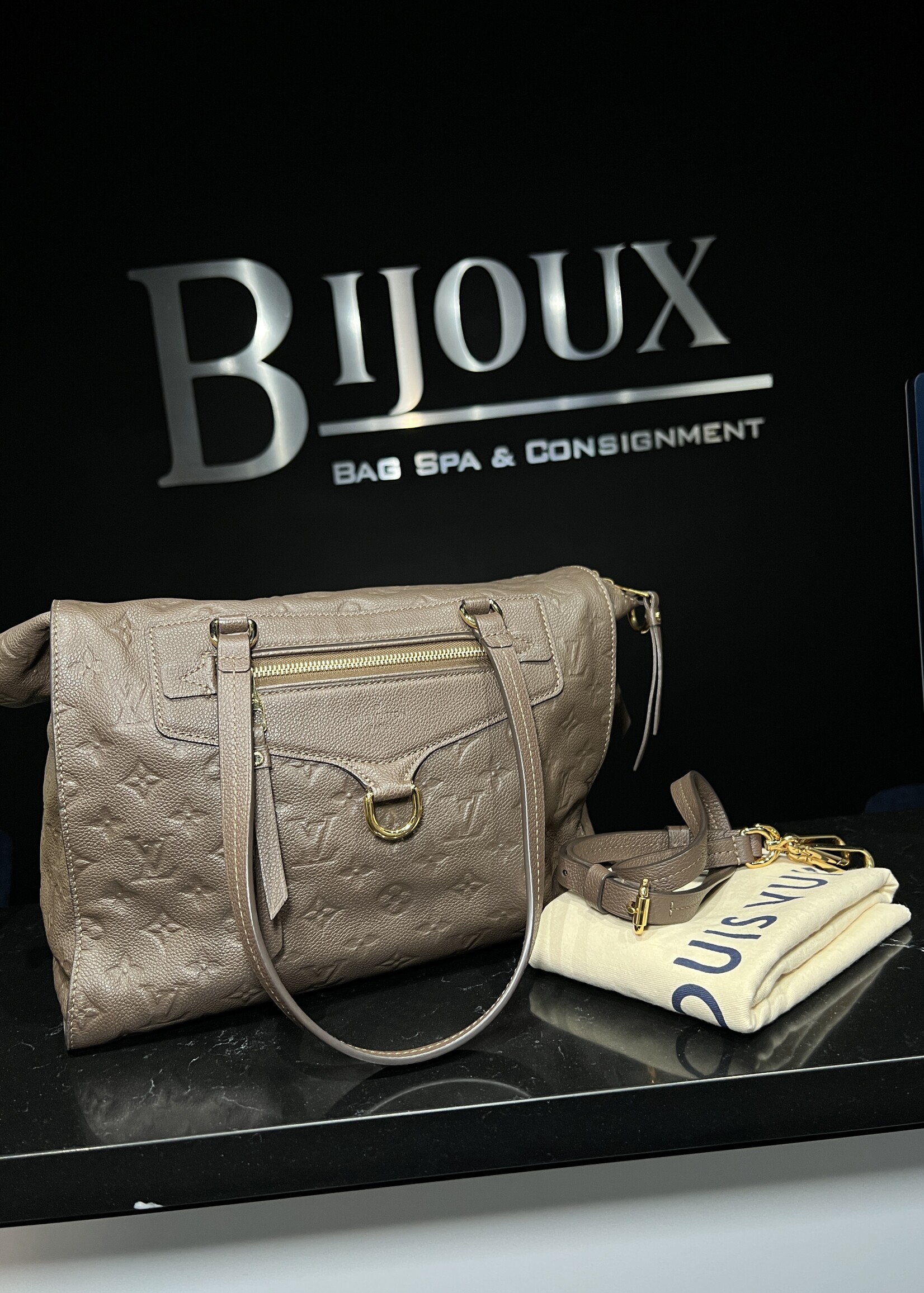 Louis Vuitton Louis Vuitton Lumineuse PM