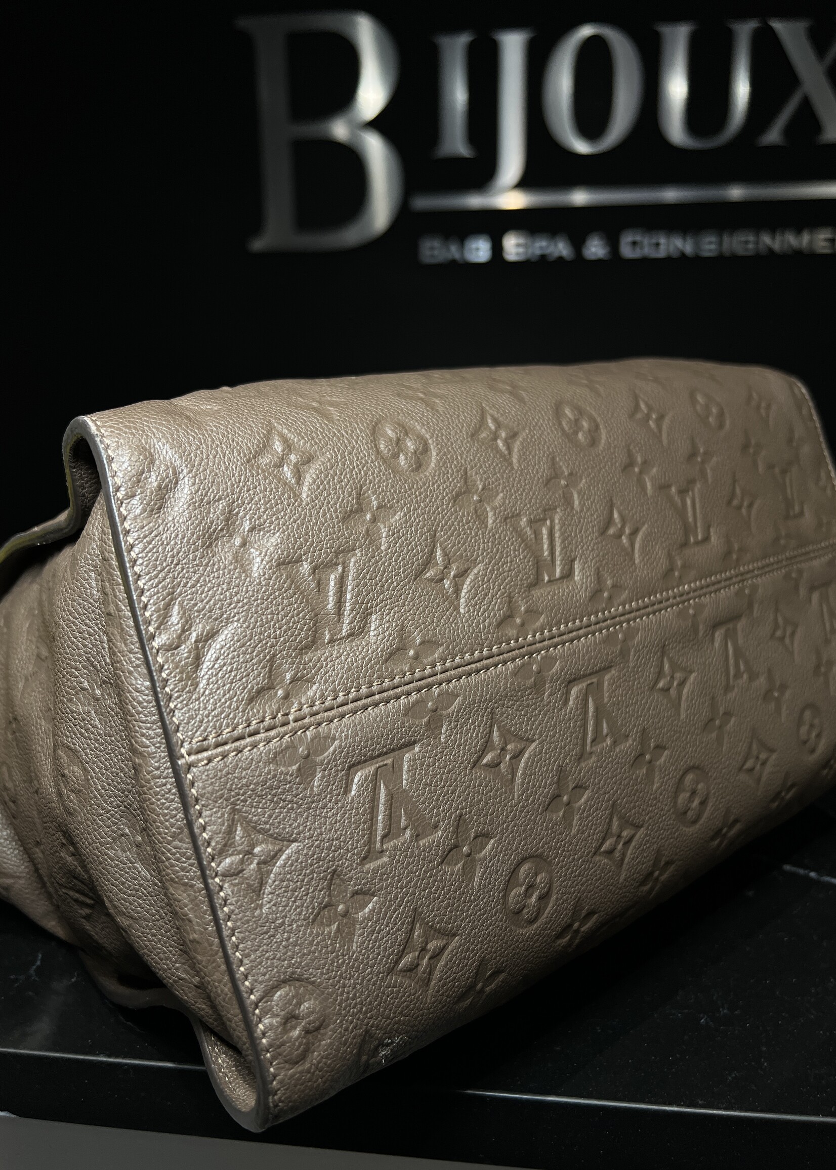 Louis Vuitton SOLD - Louis Vuitton Lumineuse PM