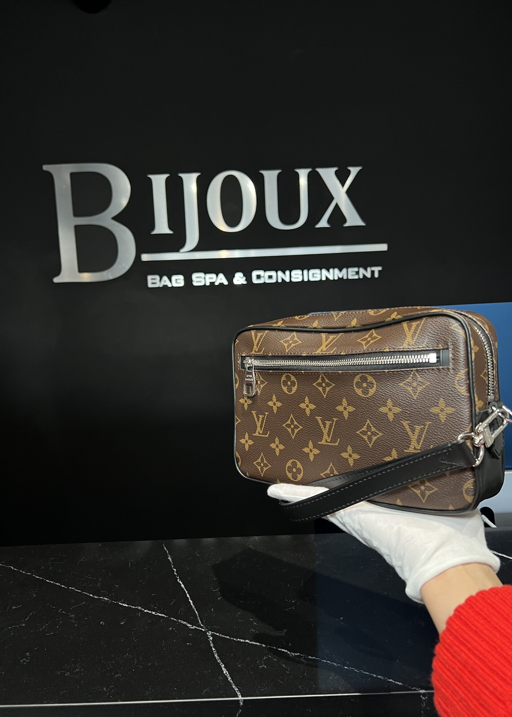 Louis Vuitton Louis Vuitton Kasai Clutch