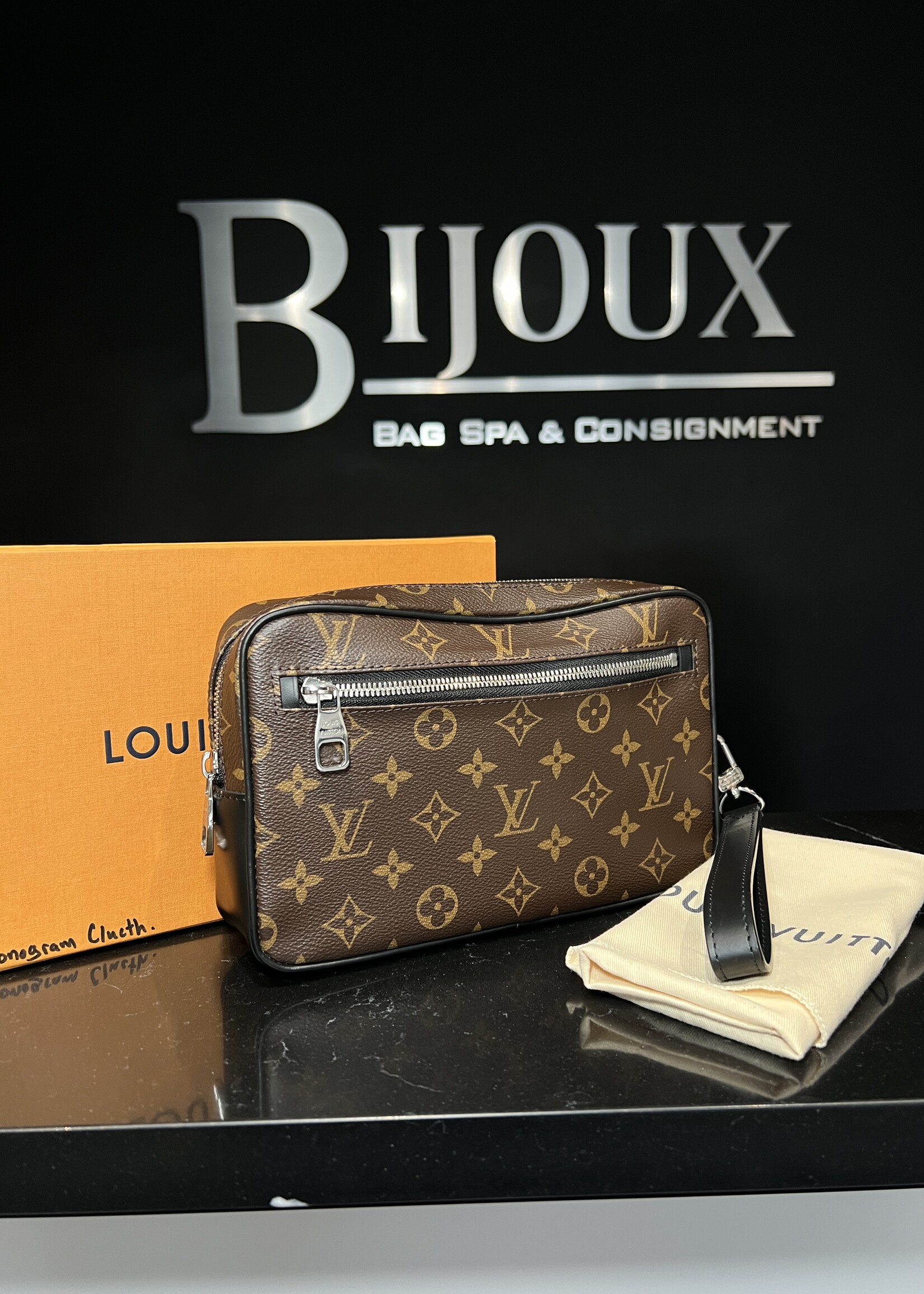 Louis Vuitton Louis Vuitton Kasai Clutch