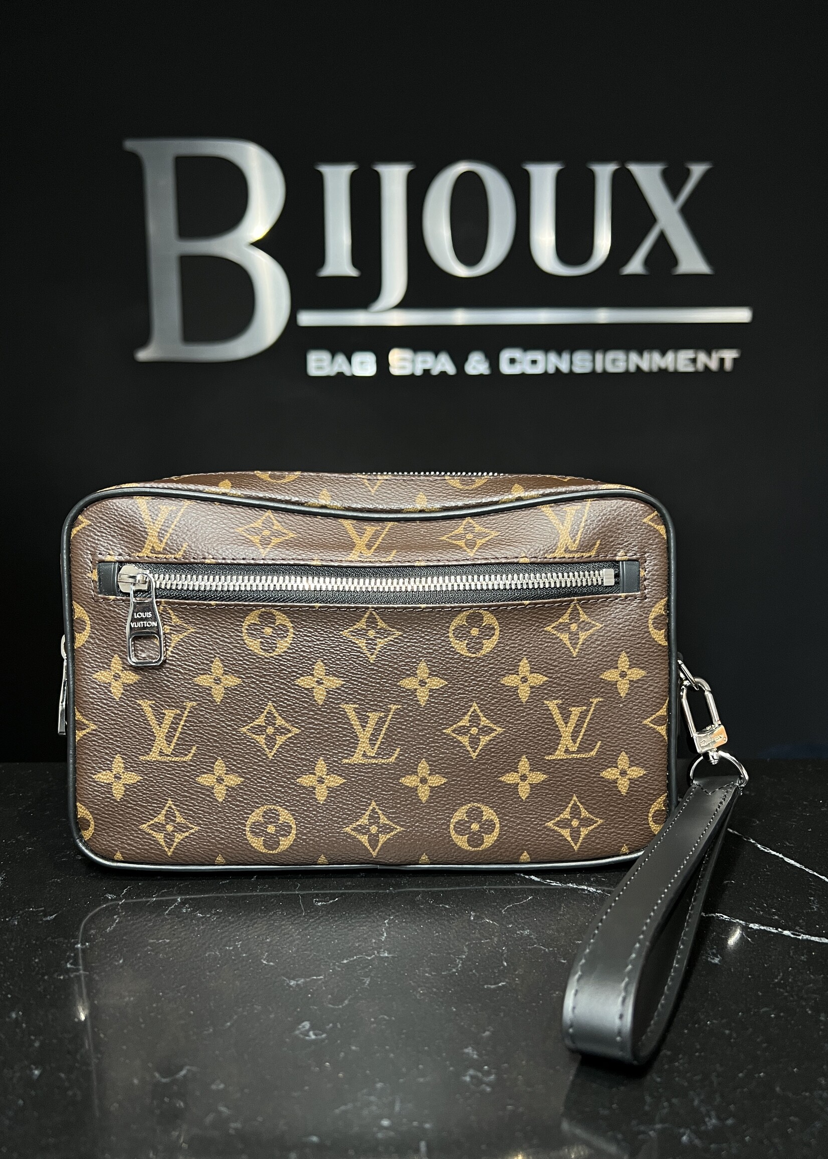 Louis Vuitton Louis Vuitton Kasai Clutch